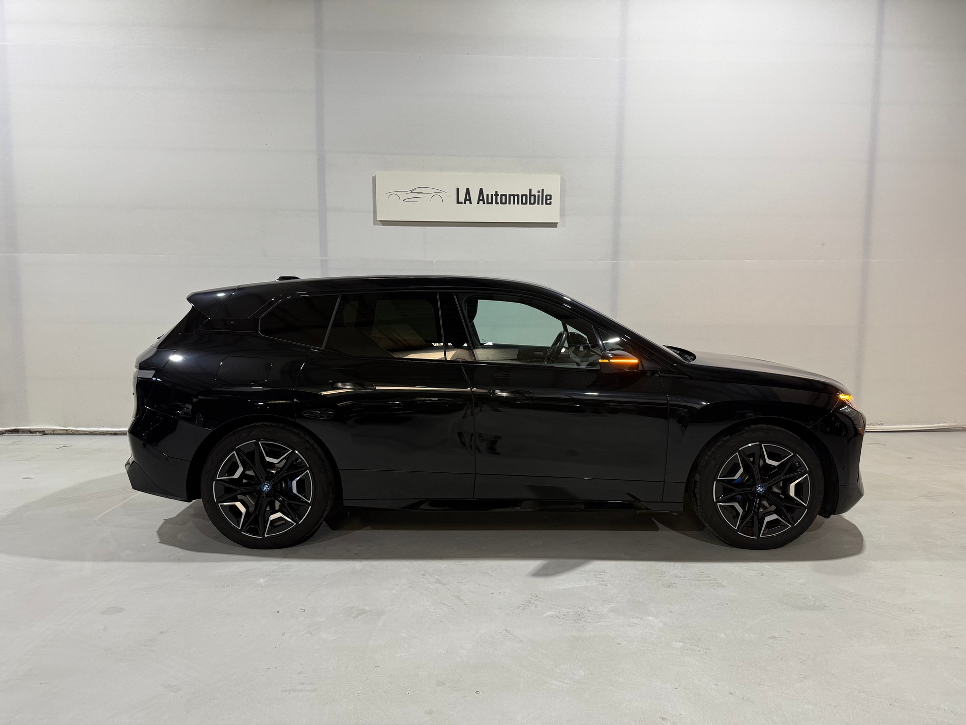 BMW iX xDrive40 Launch Edition-image-6