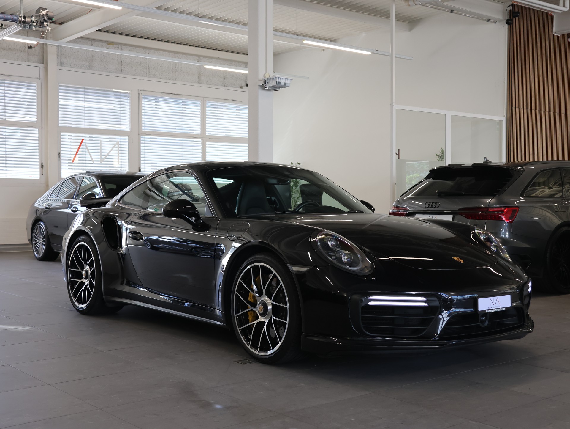 PORSCHE 911 Turbo S PDK *Rückfahrkamera* *Bose* *Panoramadach*-showroom-element-1