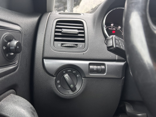 SKODA Yeti 1.8 TSI Active 4x4-image-12