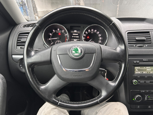 SKODA Yeti 1.8 TSI Active 4x4-image-8