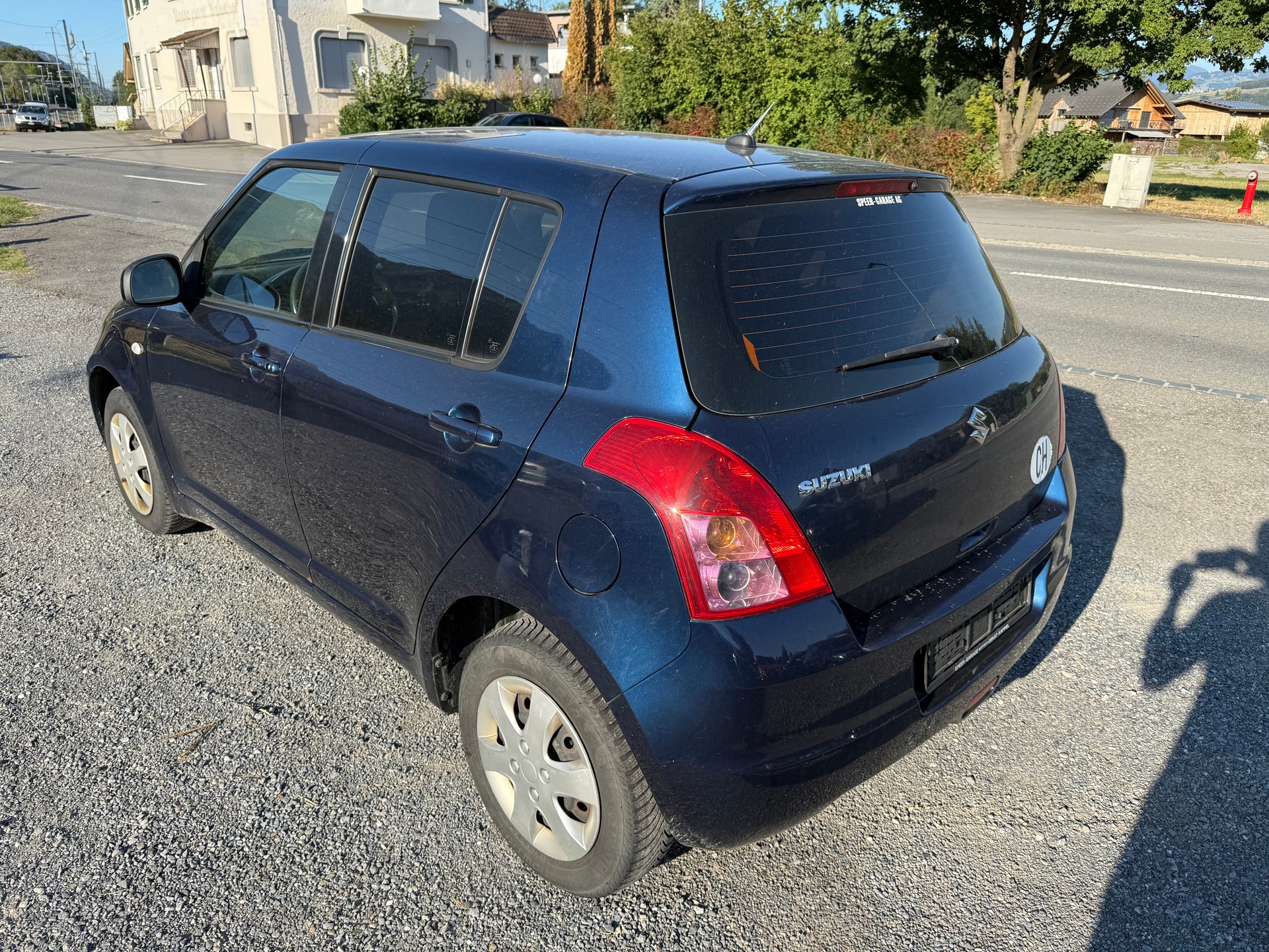 SUZUKI Swift 1.3i 16V GL 4x4-image-2