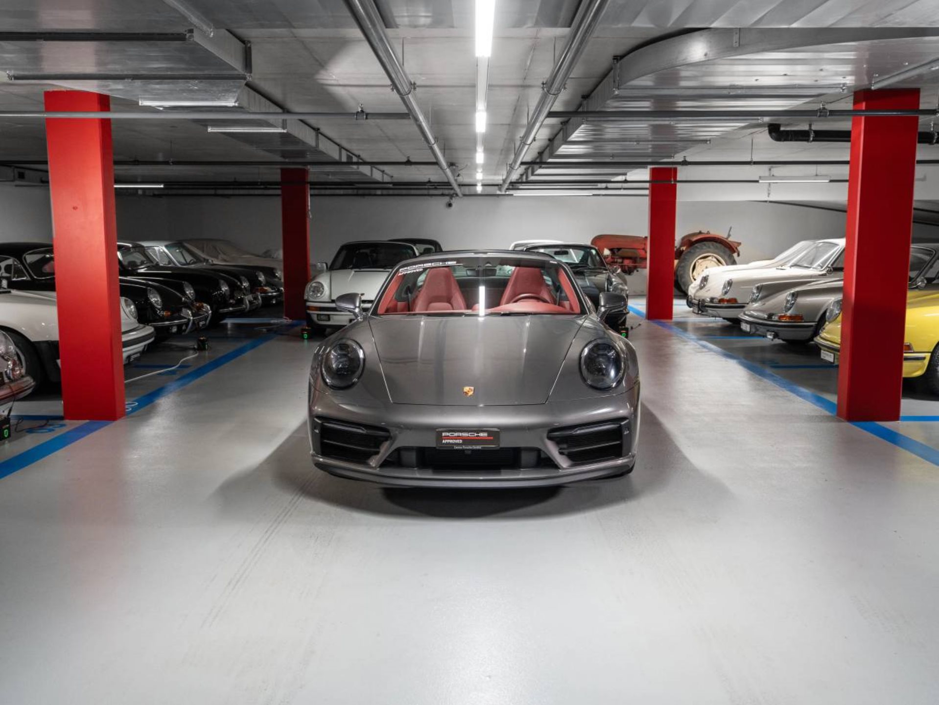 PORSCHE 911 Targa 4 GTS-showroom-element-1