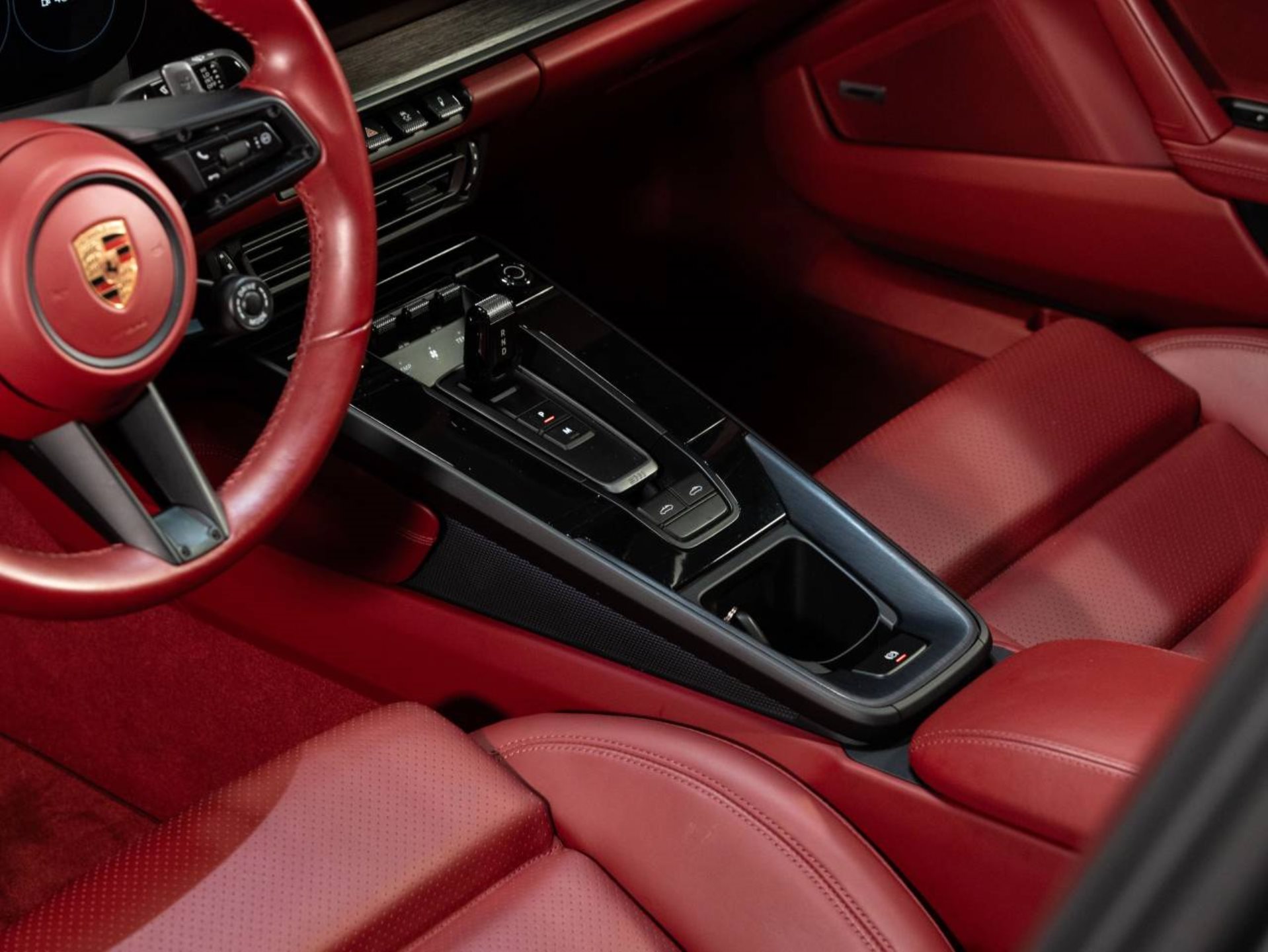 PORSCHE 911 Targa 4 GTS-image-16