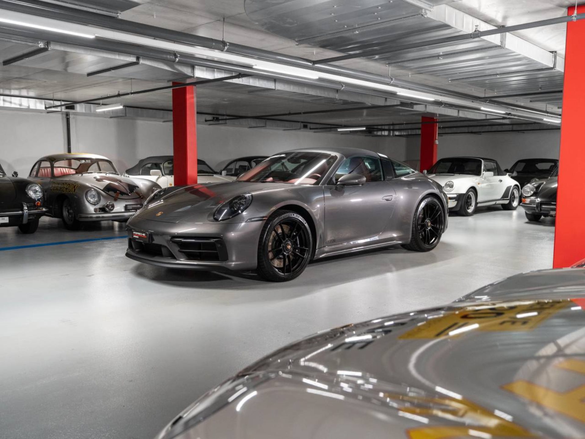 PORSCHE 911 Targa 4 GTS-image-5