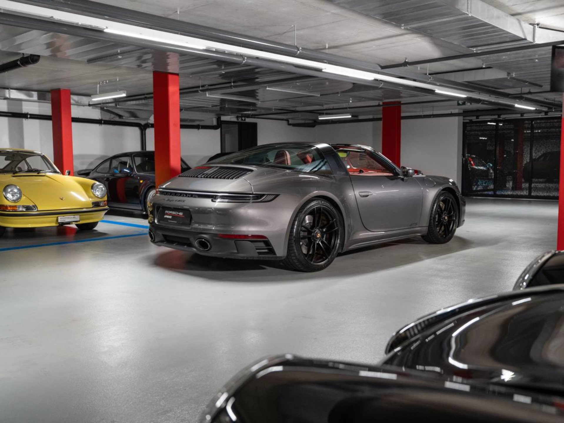 PORSCHE 911 Targa 4 GTS-image-9