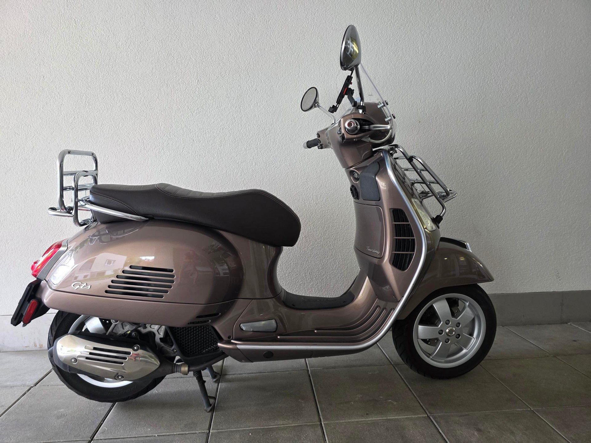 PIAGGIO Vespa GTS 125 Touring i.e ABS-image-1
