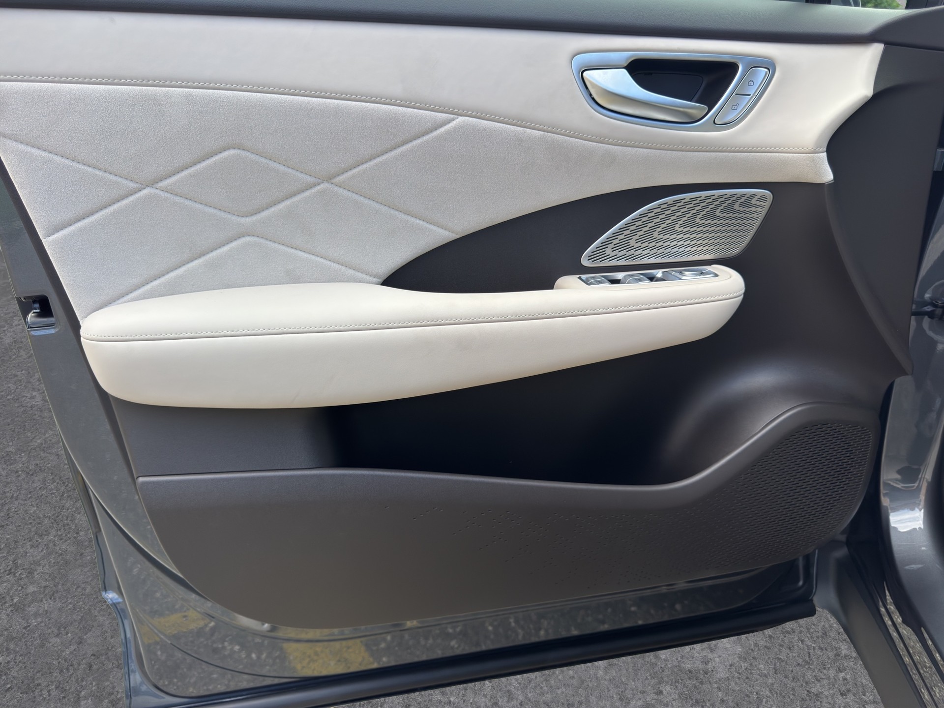 MG S6 EV 77kWh Luxury AWD-image-14