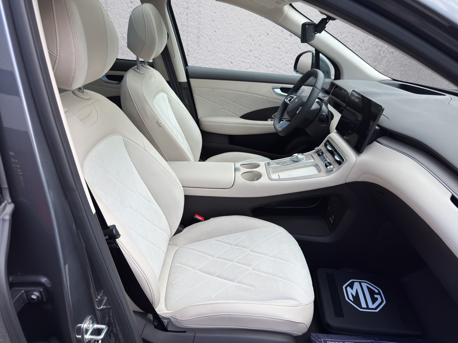 MG S6 EV 77kWh Luxury AWD-image-19