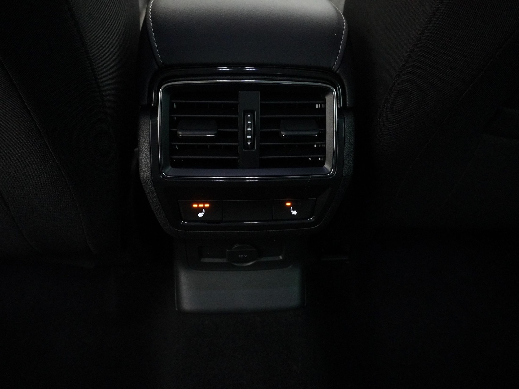 SKODA Karoq 2.0 TSI SportLine DSG 4x4-image-19