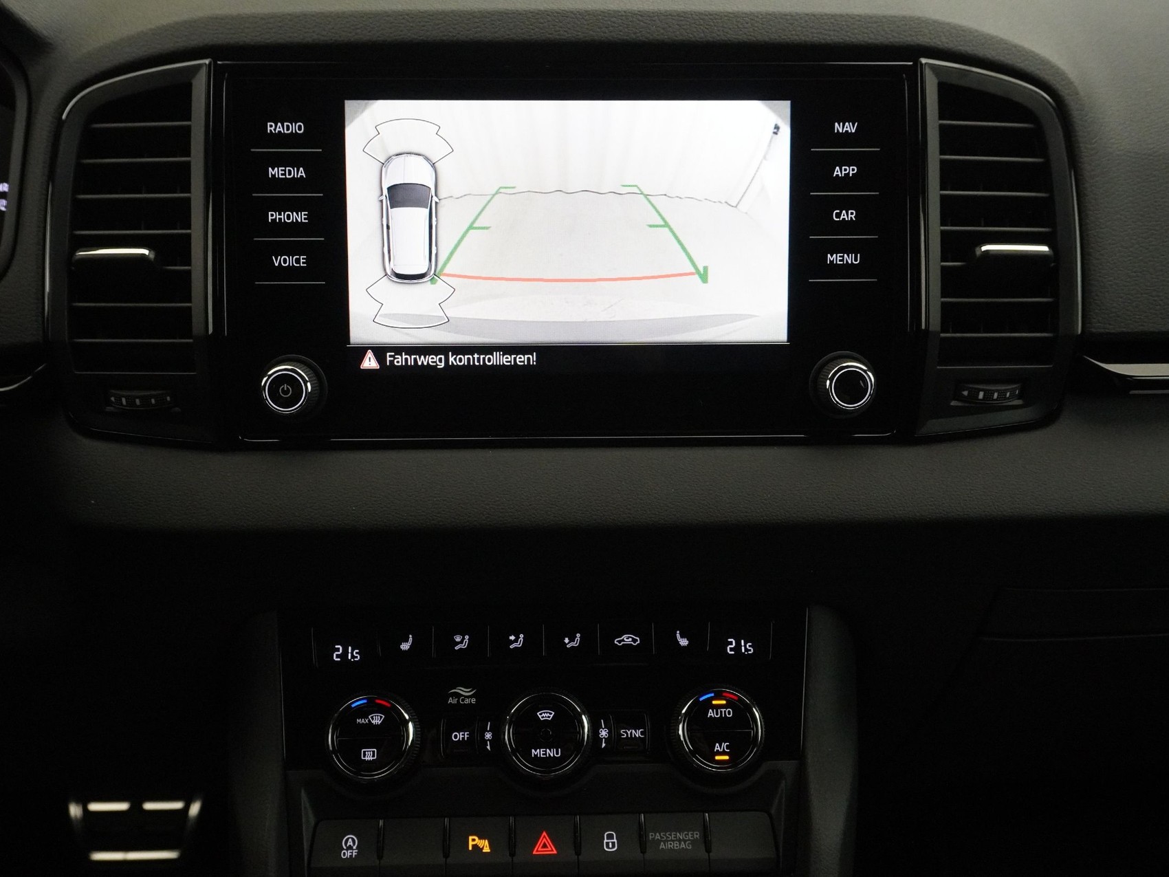 SKODA Karoq 2.0 TSI SportLine DSG 4x4-image-17