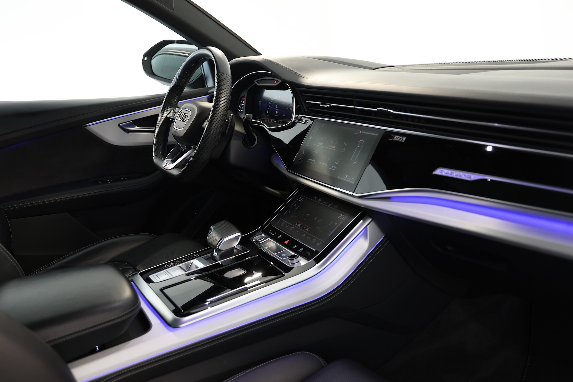 AUDI Q8 55 TFSI quattro tiptronic-image-12