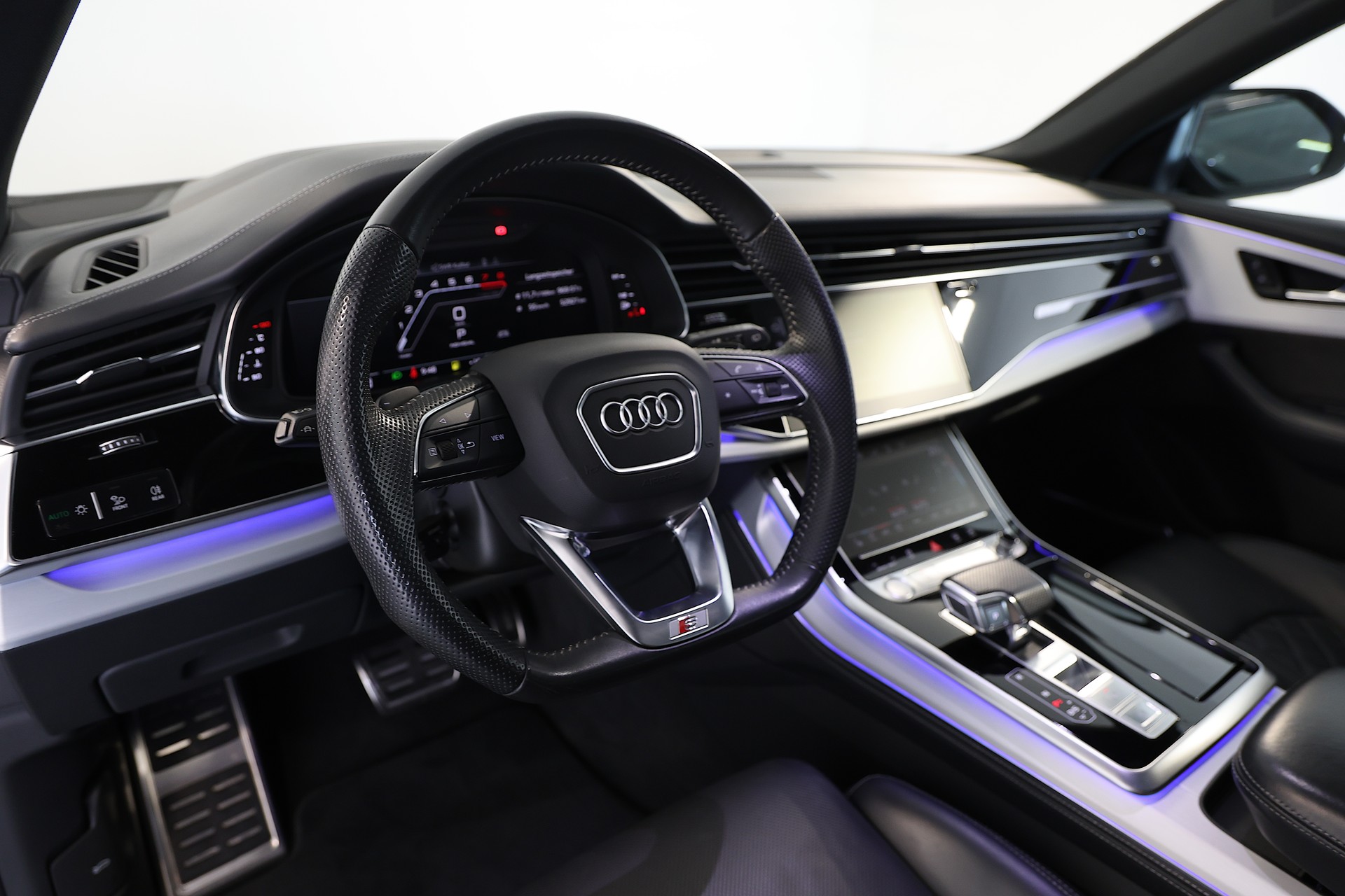 AUDI Q8 55 TFSI quattro tiptronic-image-7