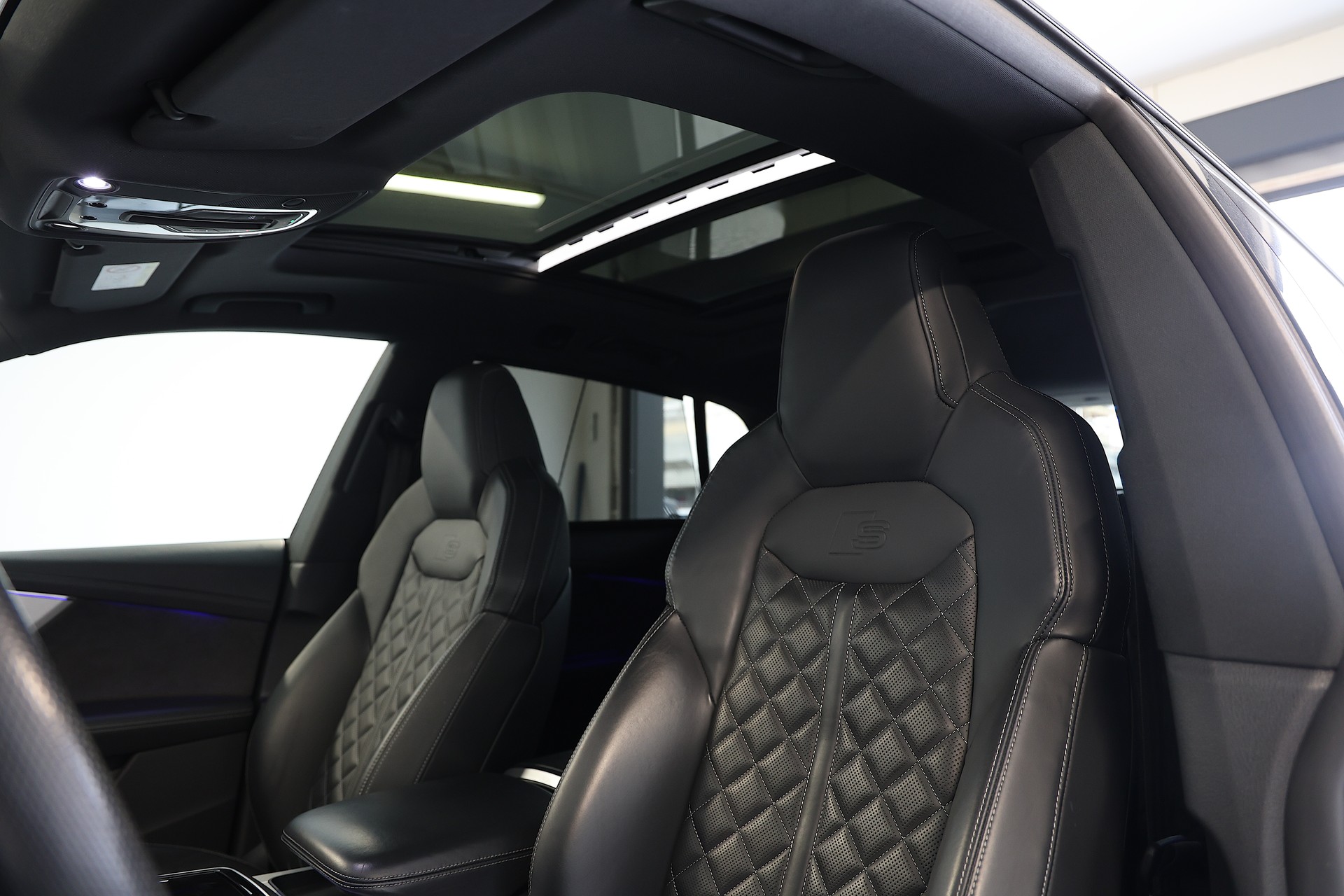 AUDI Q8 55 TFSI quattro tiptronic-image-15
