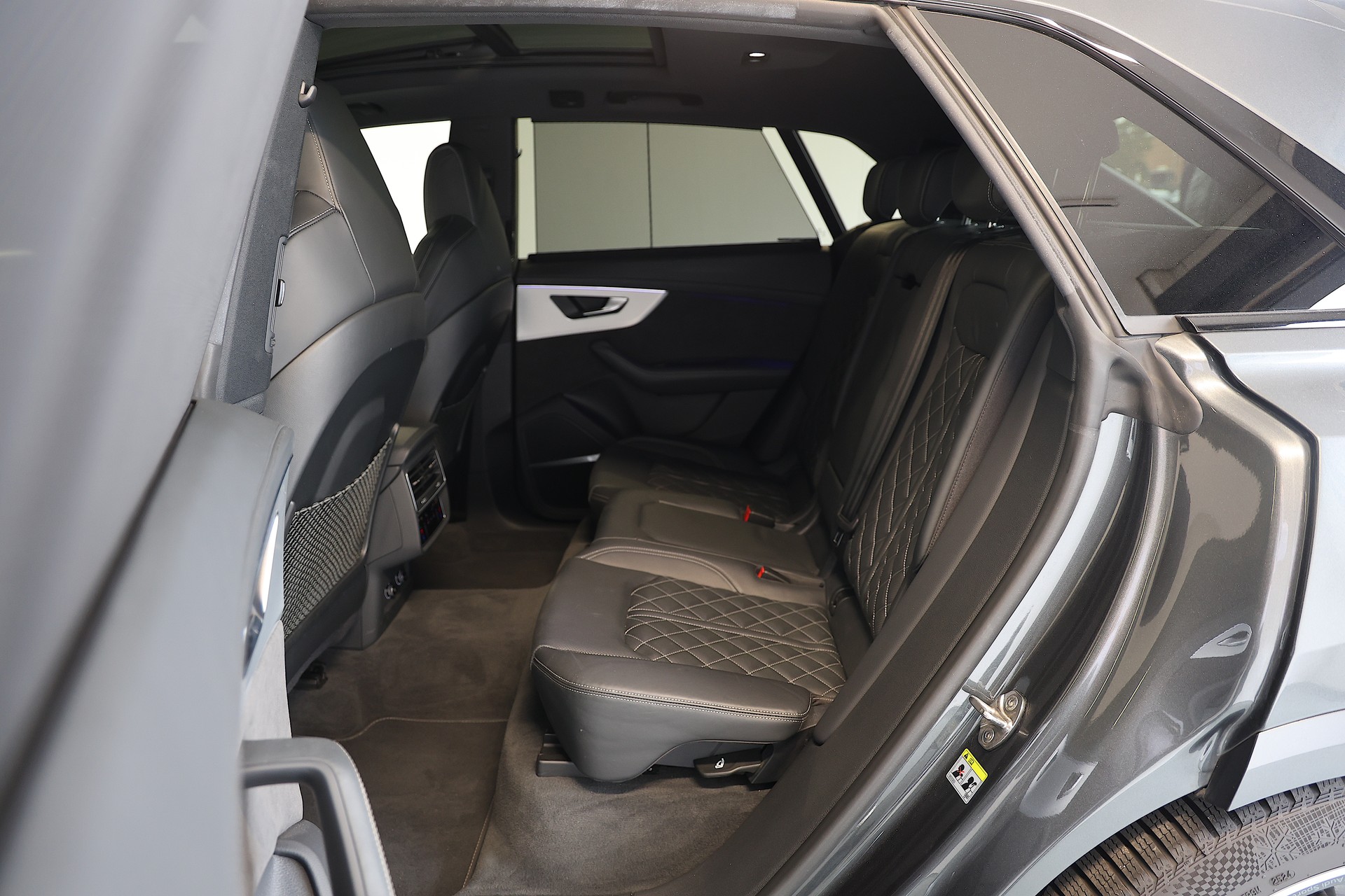 AUDI Q8 55 TFSI quattro tiptronic-image-14
