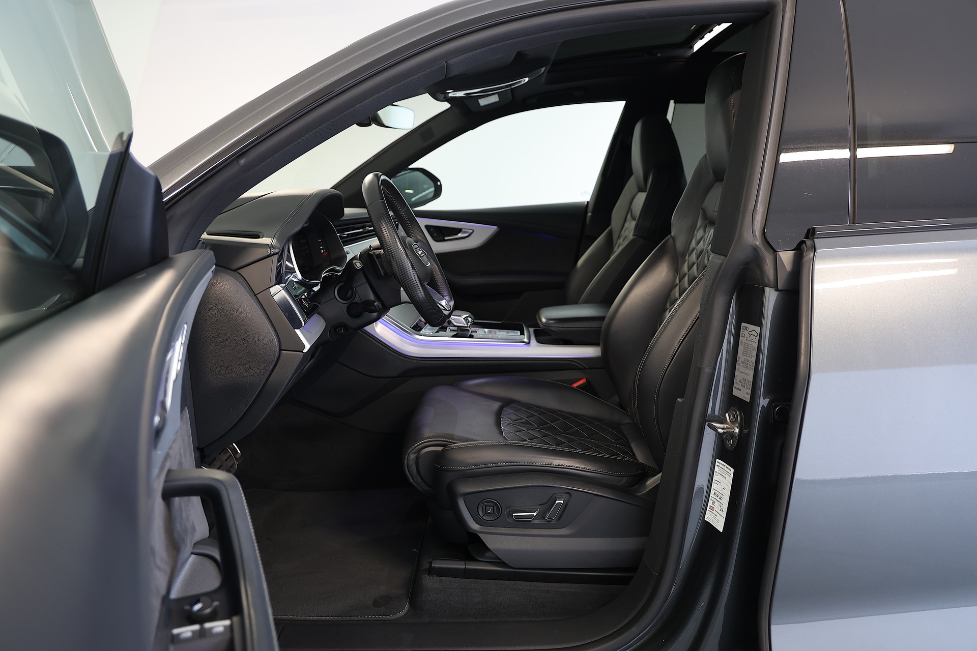 AUDI Q8 55 TFSI quattro tiptronic-image-6