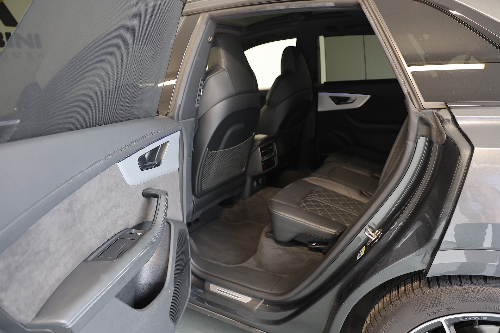 AUDI Q8 55 TFSI quattro tiptronic-image-13