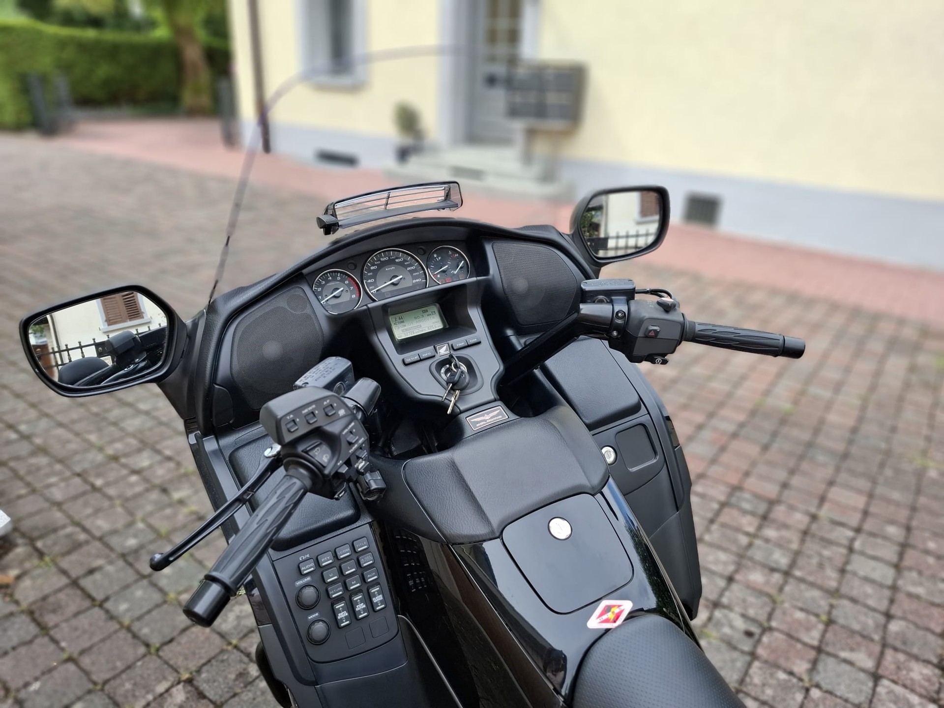 HONDA GL 1800 F6B D Bagger-image-1