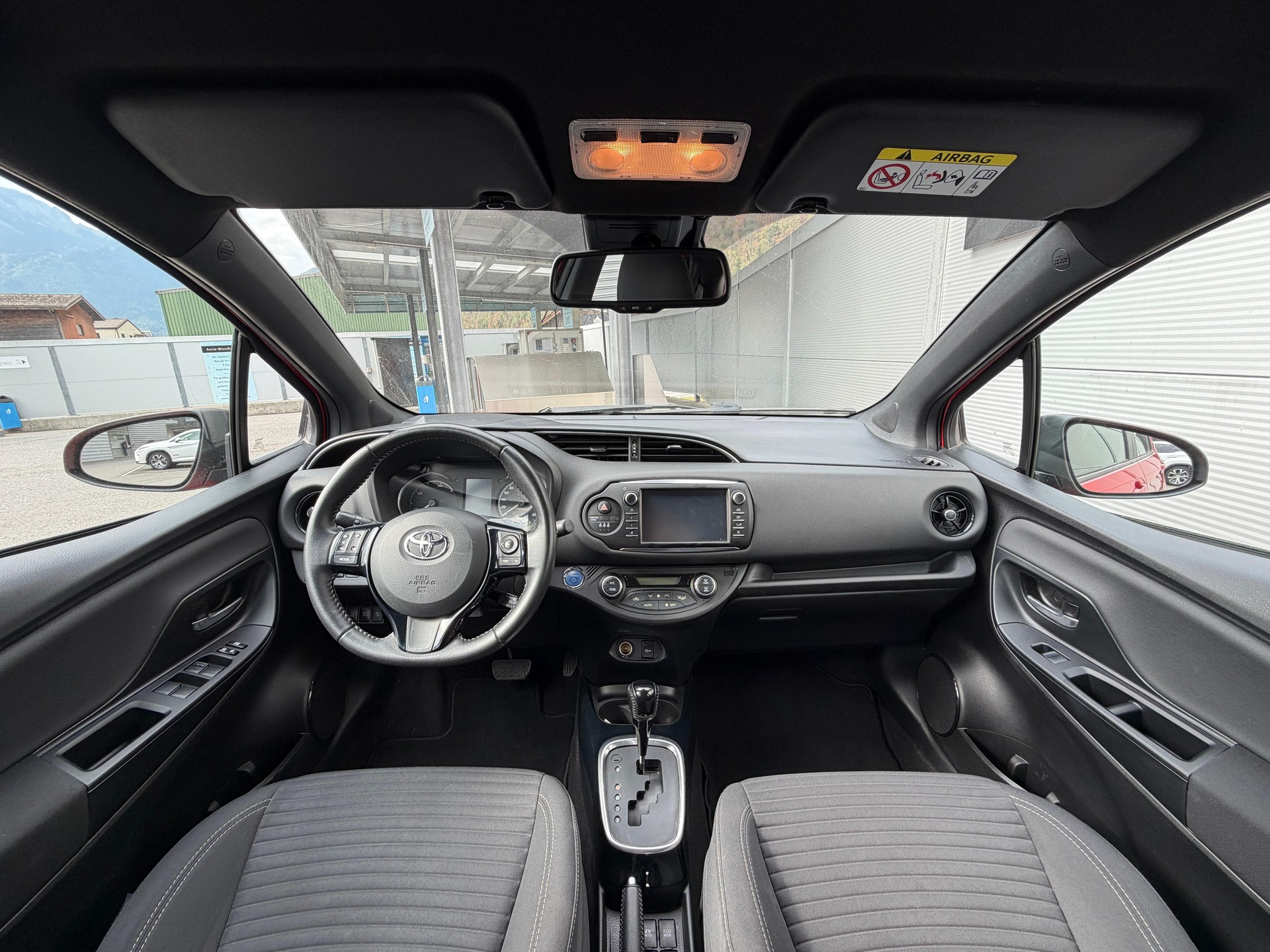TOYOTA Yaris 1.5 VVT-i HSD Comfort-image-5