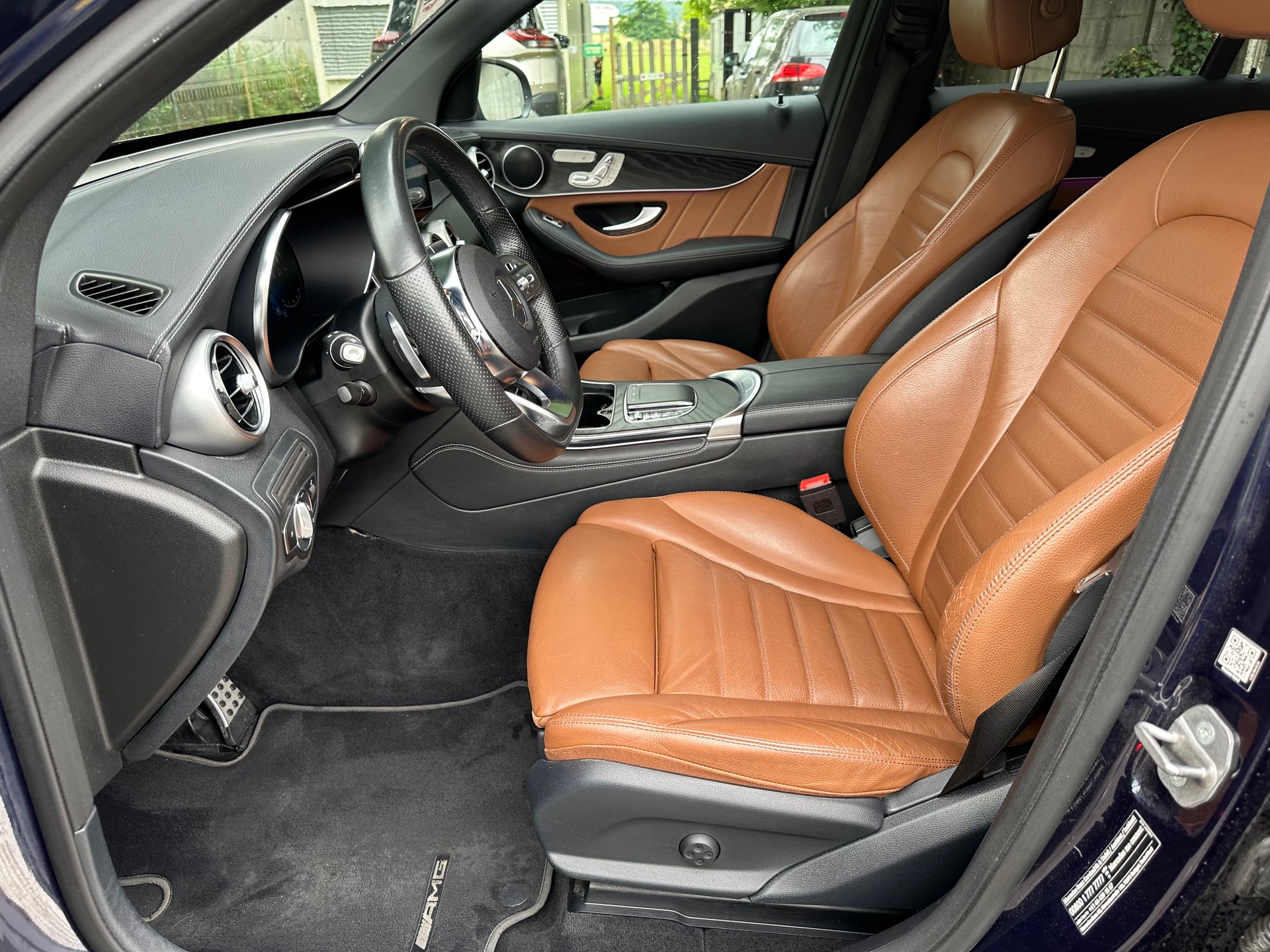 MERCEDES-BENZ GLC 200 AMG Line 4Matic 9G-Tronic-image-9