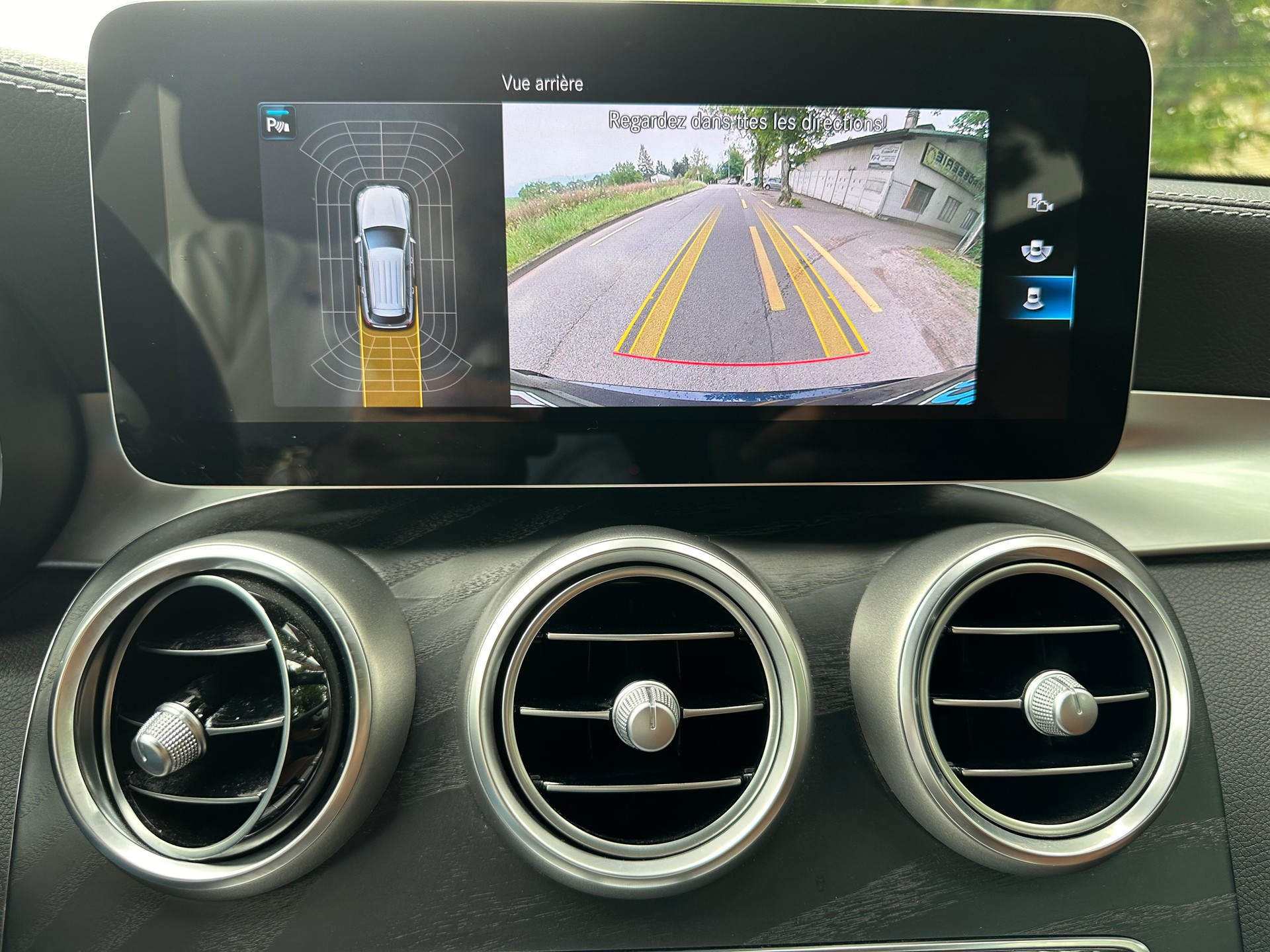 MERCEDES-BENZ GLC 200 AMG Line 4Matic 9G-Tronic-image-14