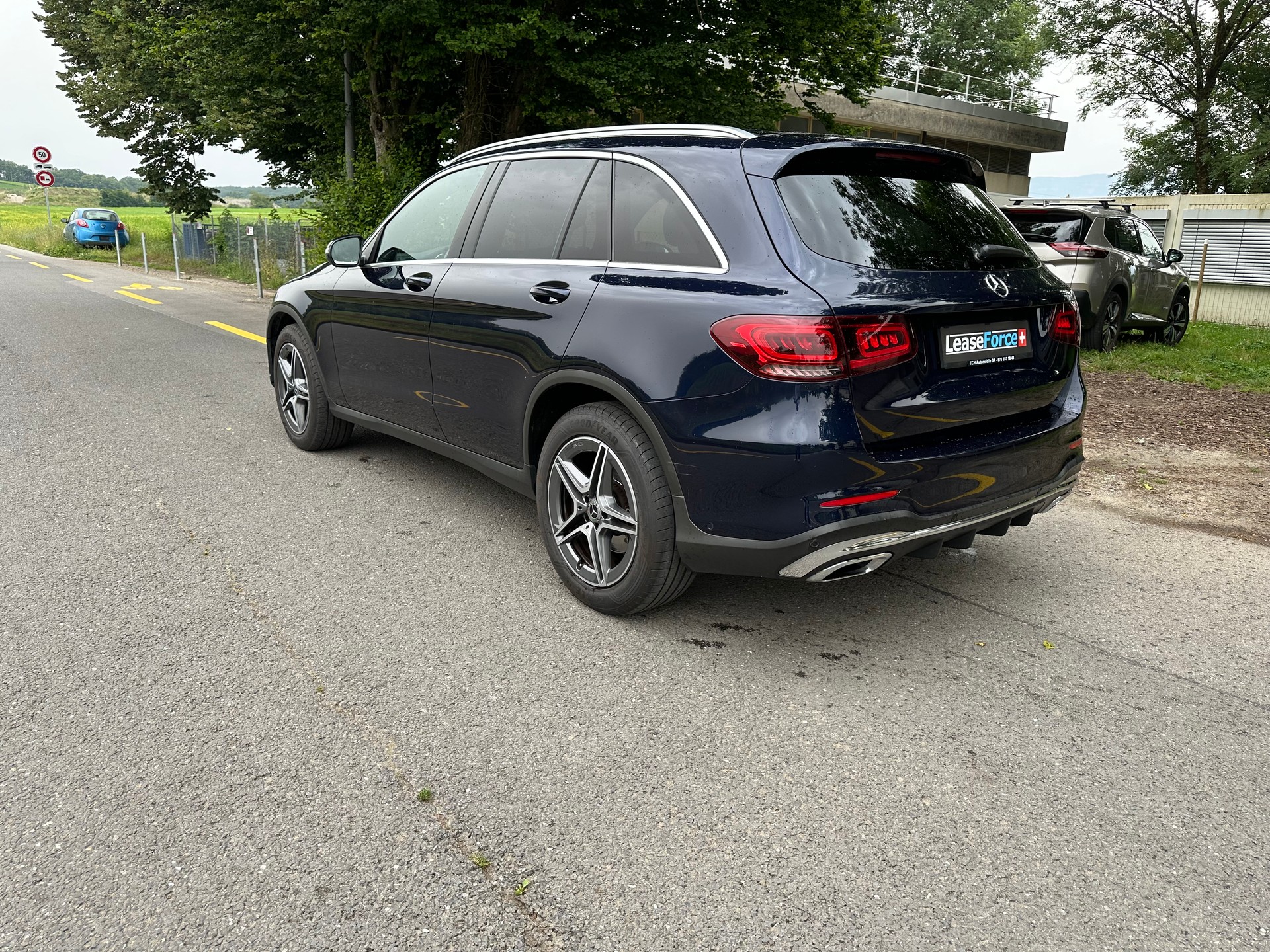 MERCEDES-BENZ GLC 200 AMG Line 4Matic 9G-Tronic-image-5
