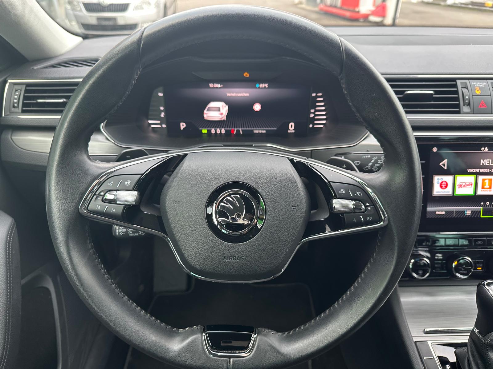 SKODA Superb Combi 2.0 TDi Style DSG-image-11