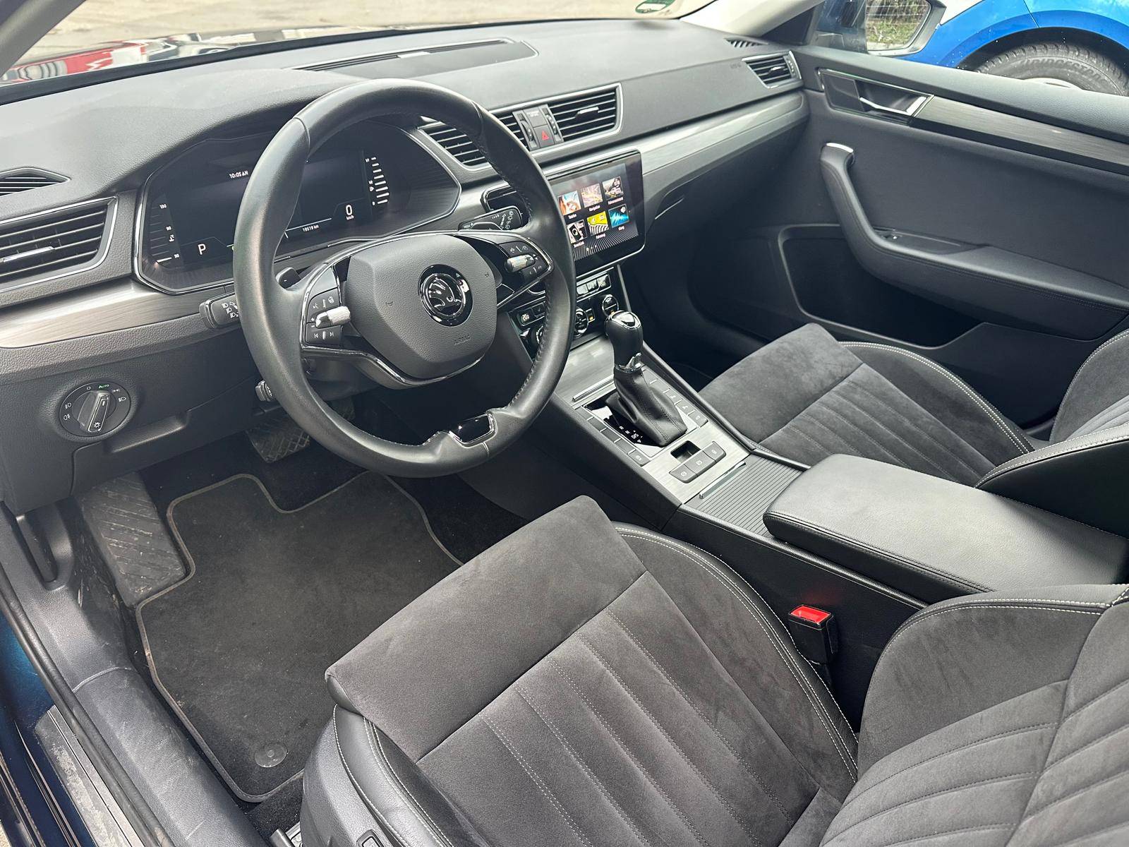 SKODA Superb Combi 2.0 TDi Style DSG-image-9