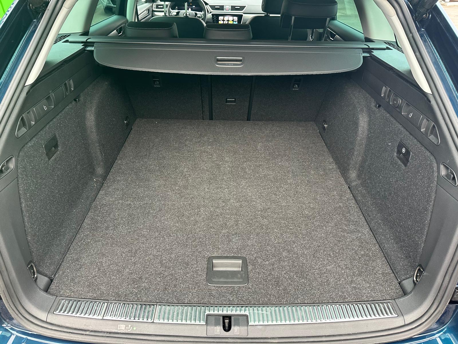 SKODA Superb Combi 2.0 TDi Style DSG-image-6