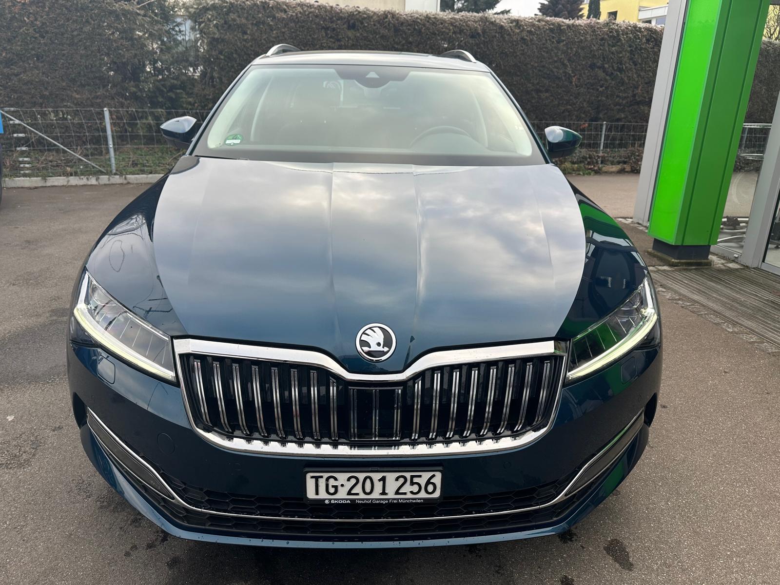 SKODA Superb Combi 2.0 TDi Style DSG-showroom-element-1