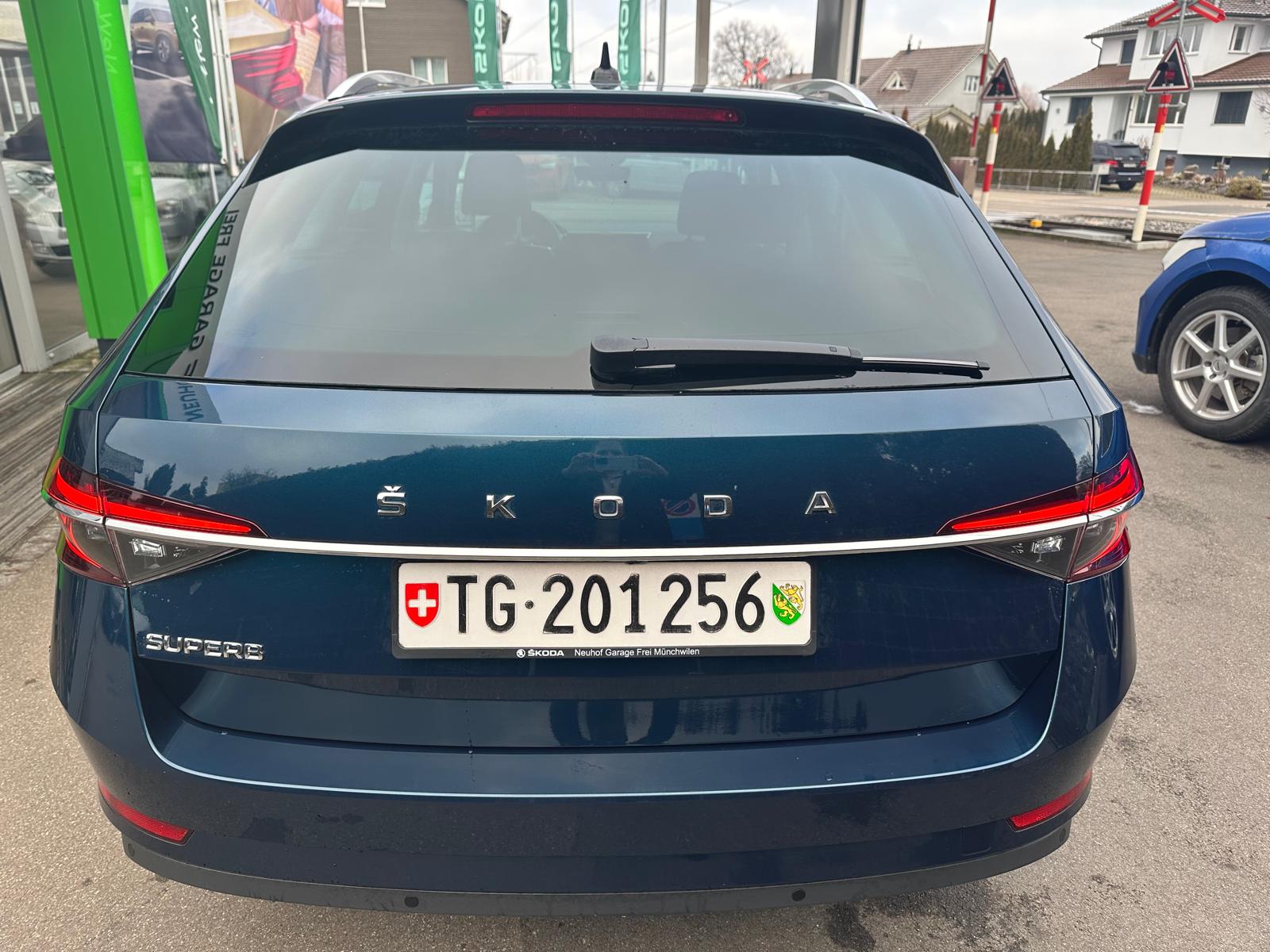 SKODA Superb Combi 2.0 TDi Style DSG-image-5