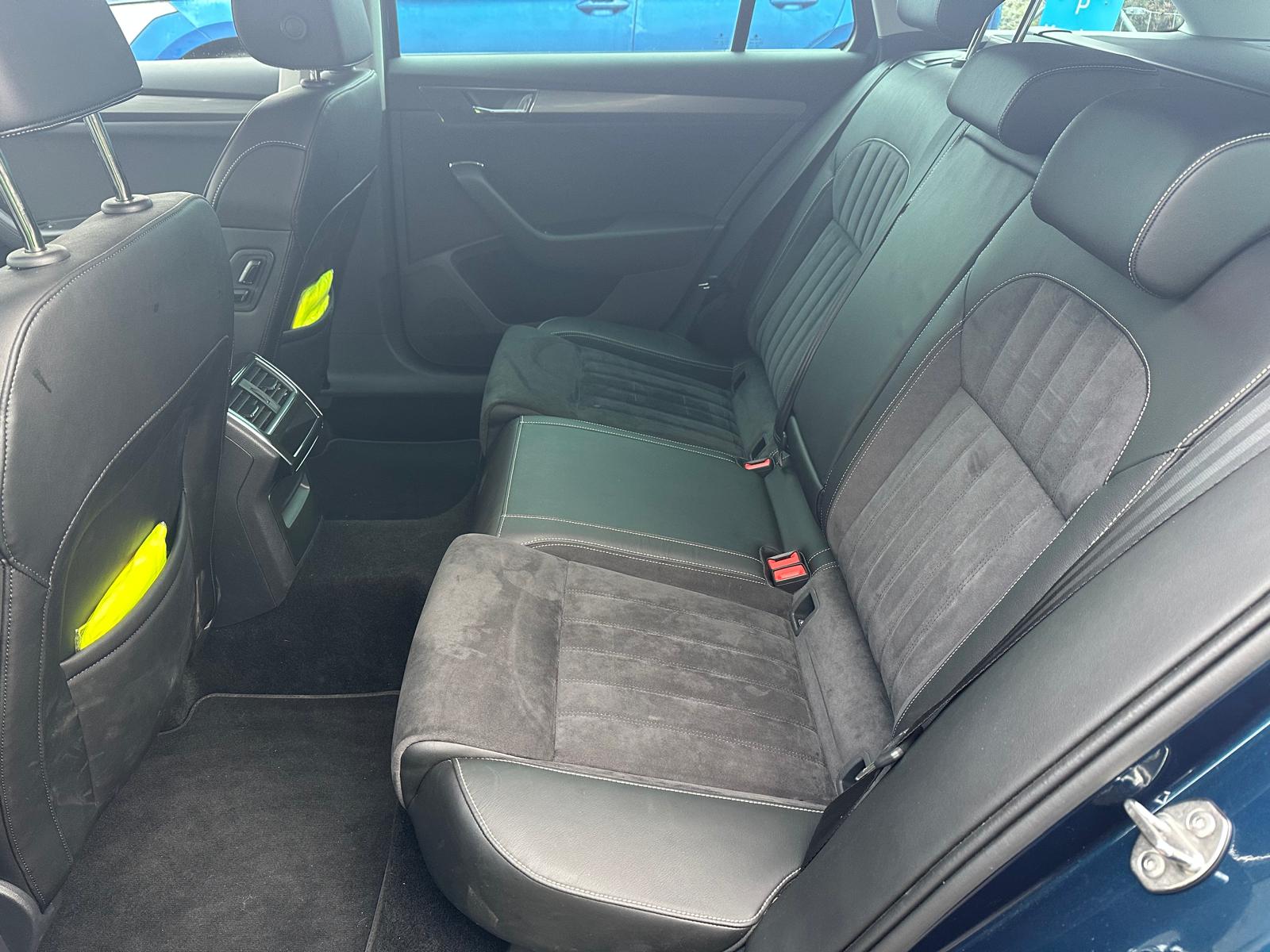 SKODA Superb Combi 2.0 TDi Style DSG-image-15