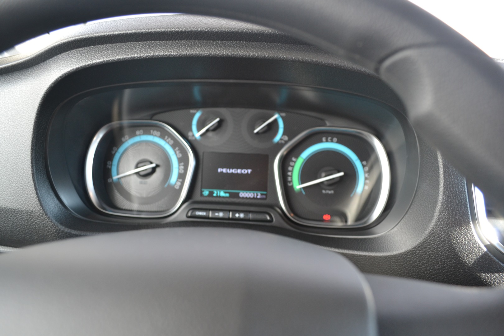 PEUGEOT Expert 50 KWh Premium Standard-image-12