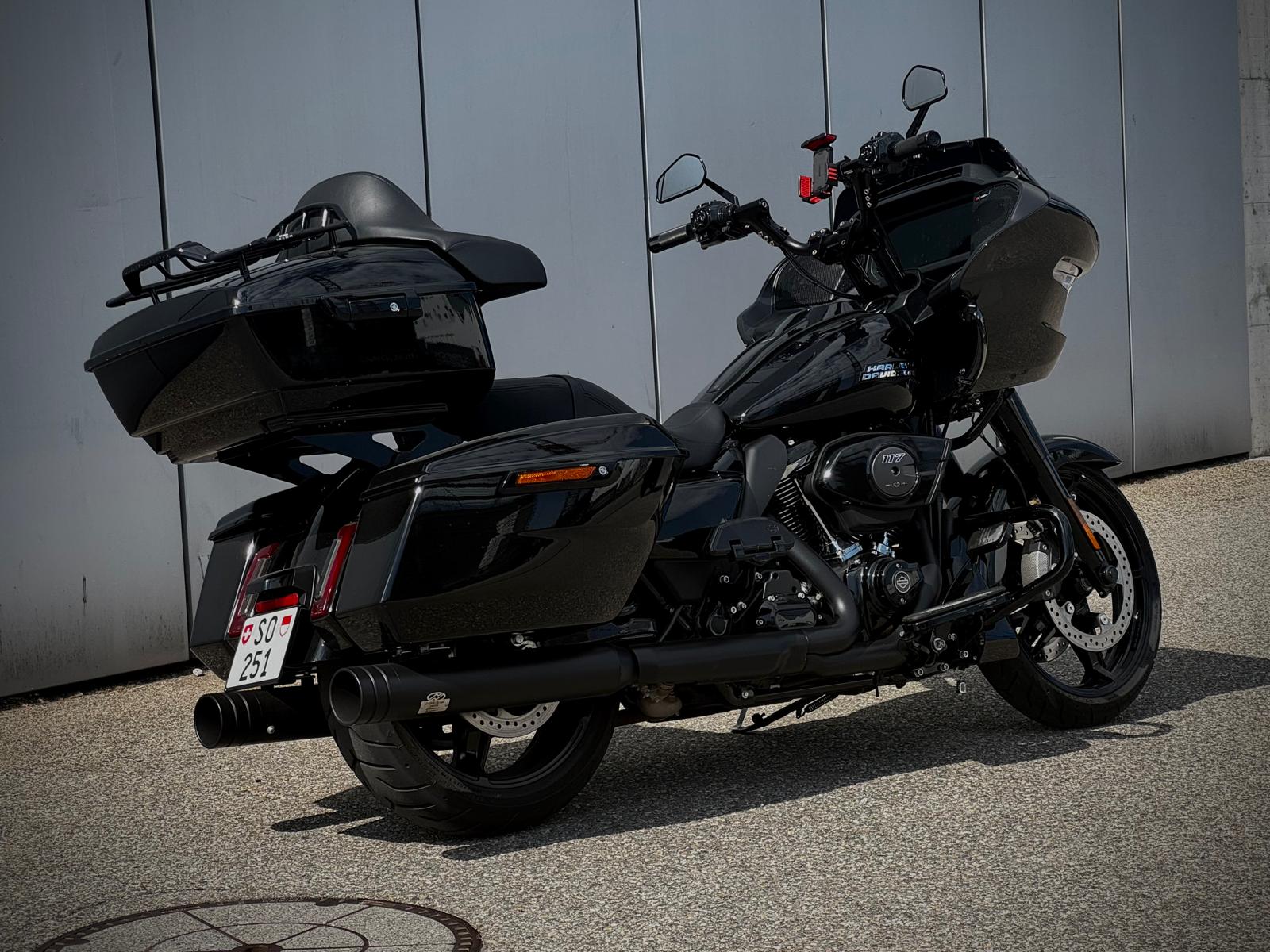 HARLEY-DAVIDSON FLTRX Road Glide Black Finish 117 **All Black**-image-1