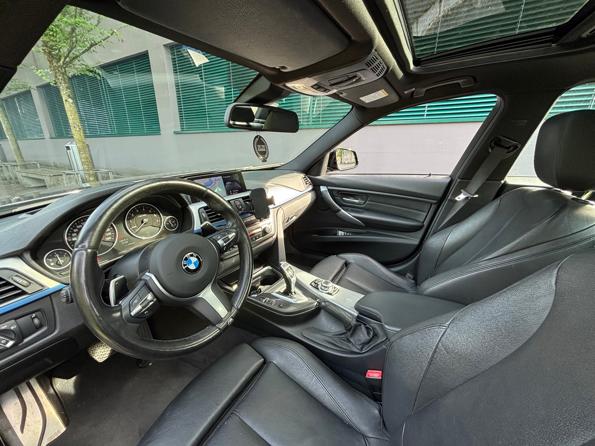 BMW ActiveHybrid 3 Sport Line Steptronic-image-9