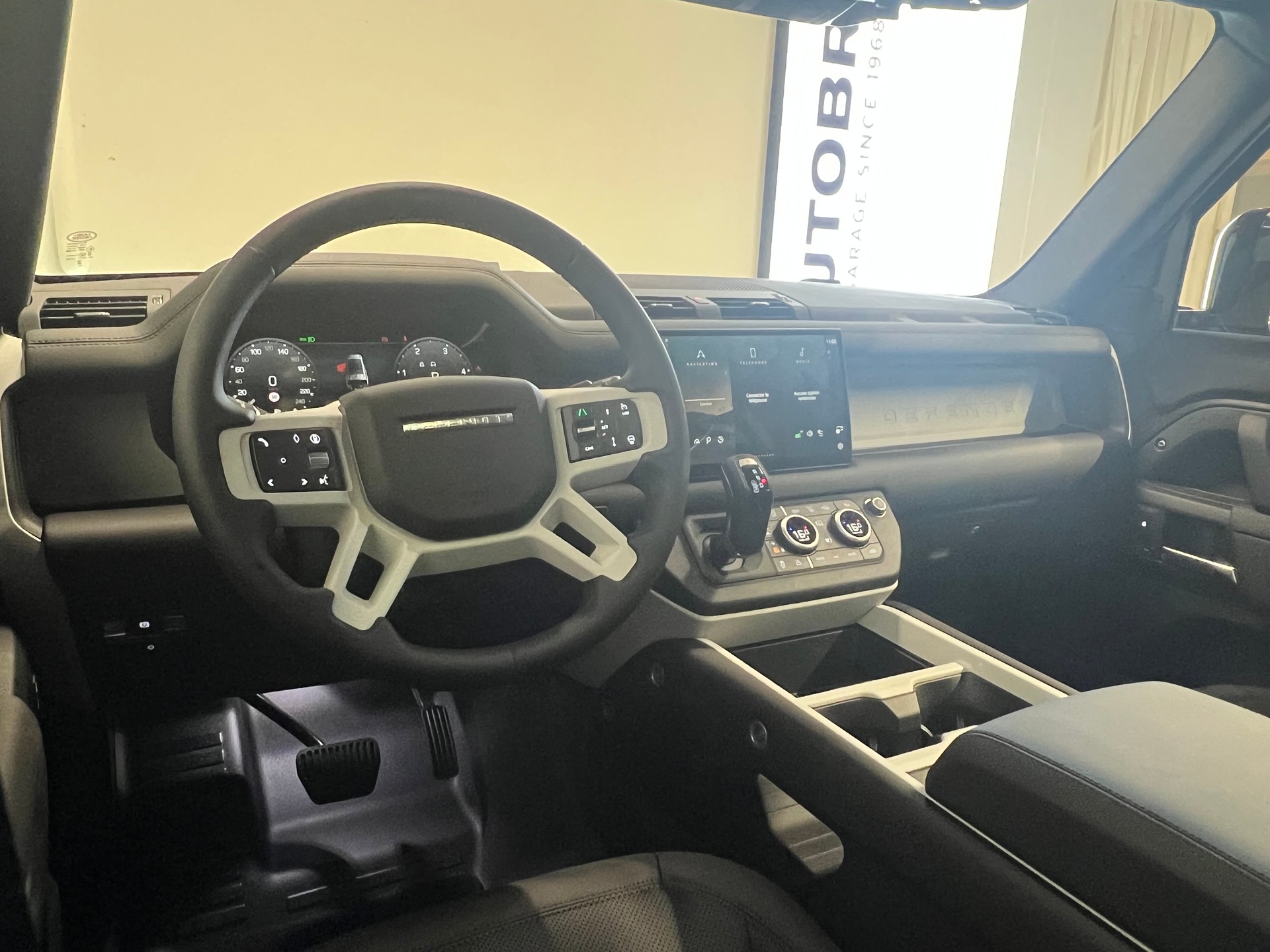 LAND ROVER Defender 130 3.0 D I6 S-showroom-element-2