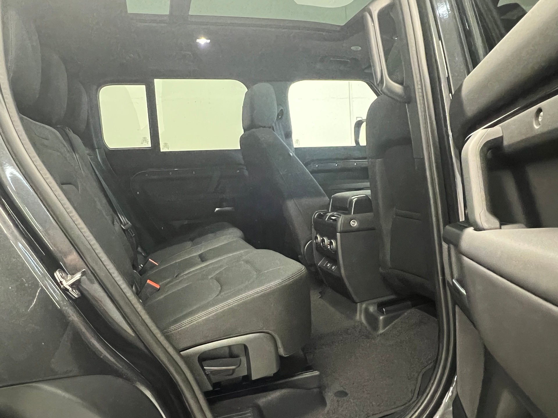 LAND ROVER Defender 130 3.0 D I6 S-image-6