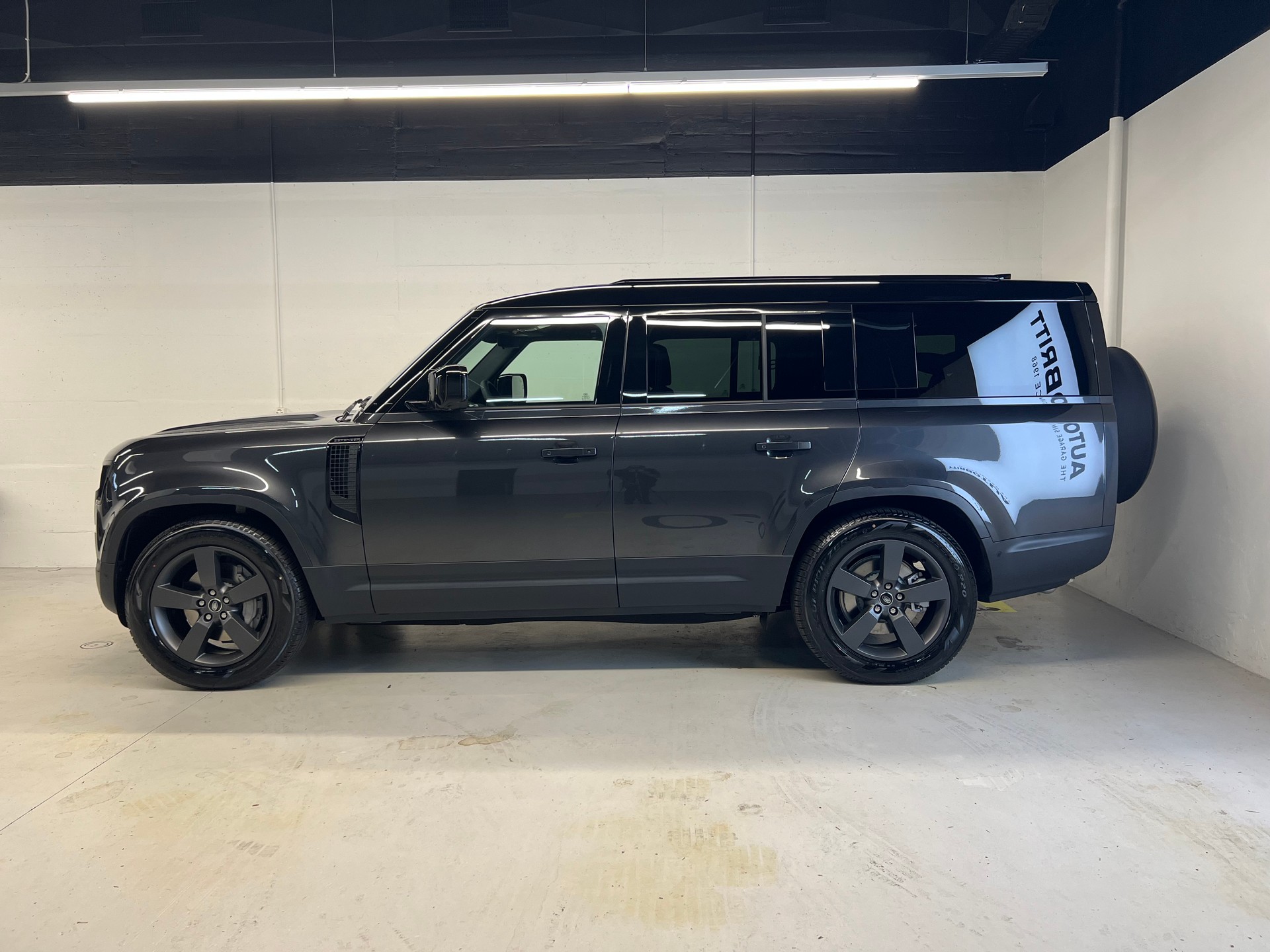 LAND ROVER Defender 130 3.0 D I6 S-image-7