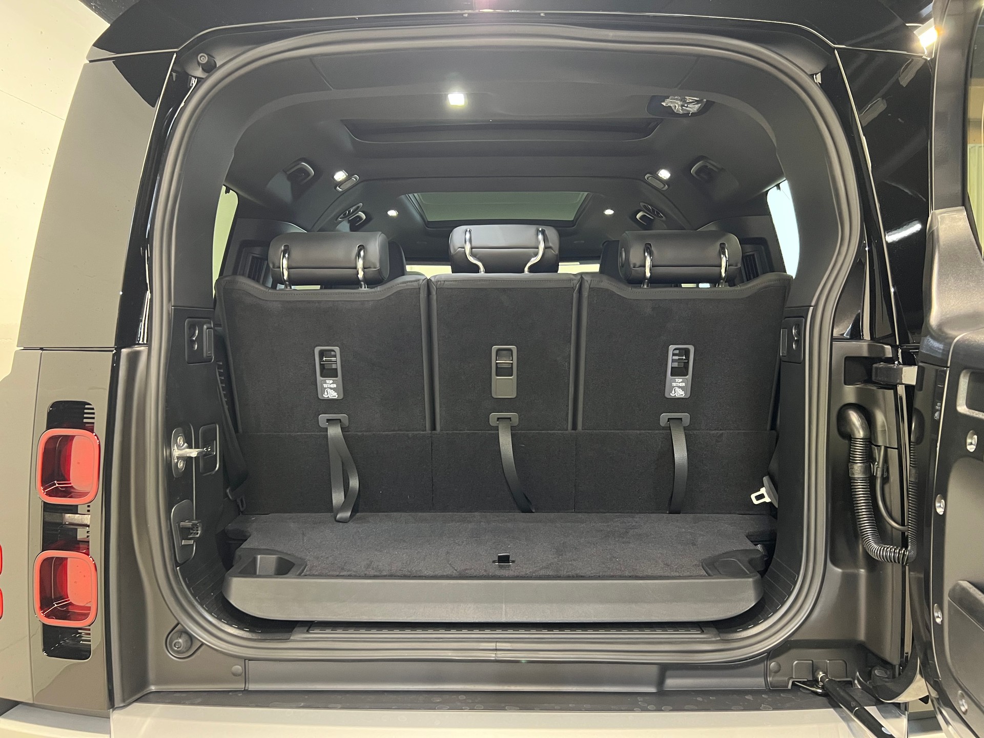 LAND ROVER Defender 130 3.0 D I6 S-image-11