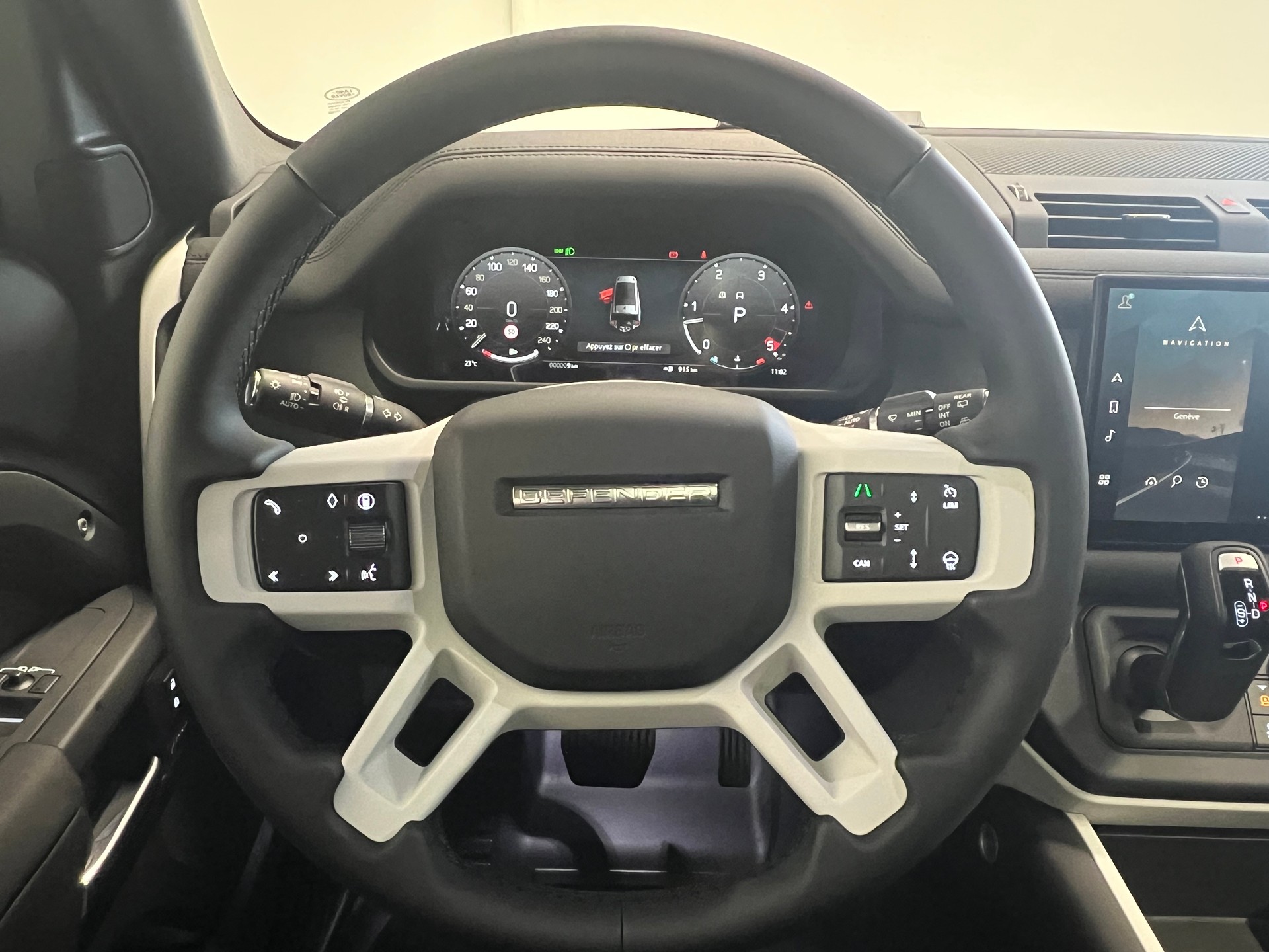 LAND ROVER Defender 130 3.0 D I6 S-showroom-element-3