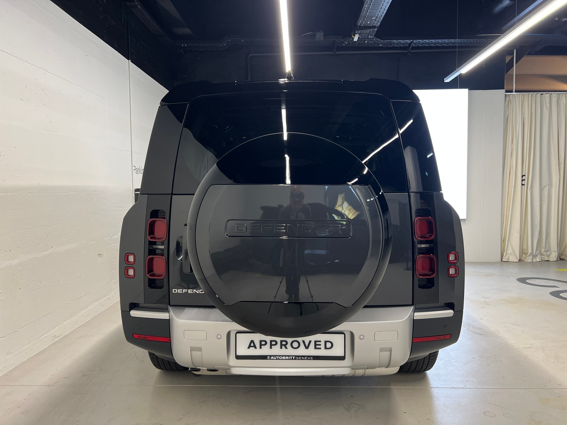 LAND ROVER Defender 130 3.0 D I6 S-image-8