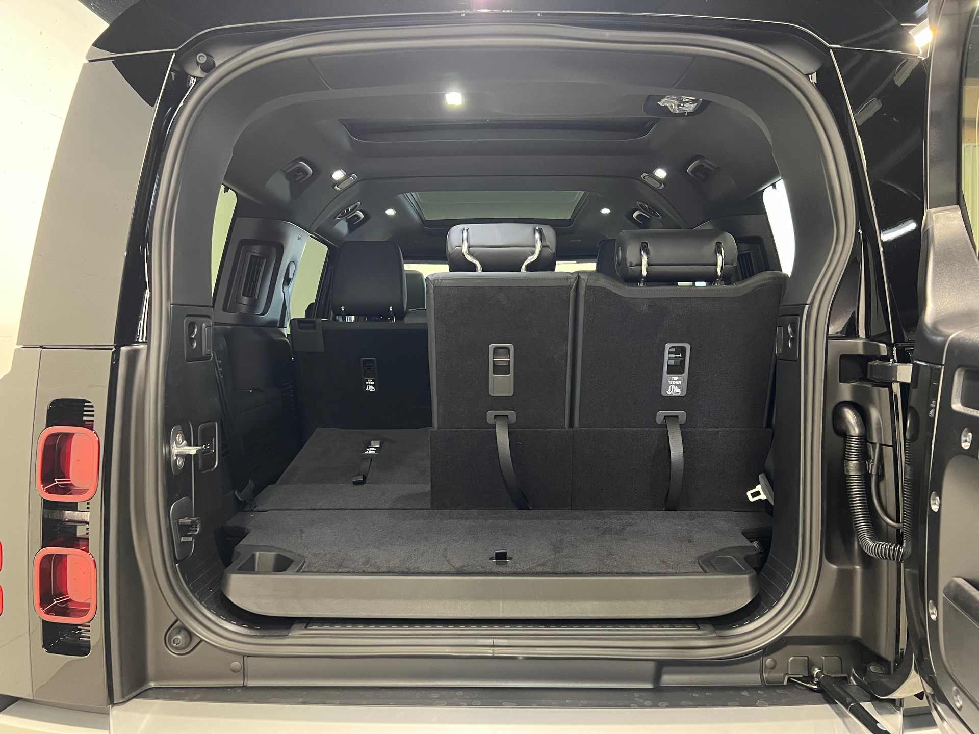 LAND ROVER Defender 130 3.0 D I6 S-image-12