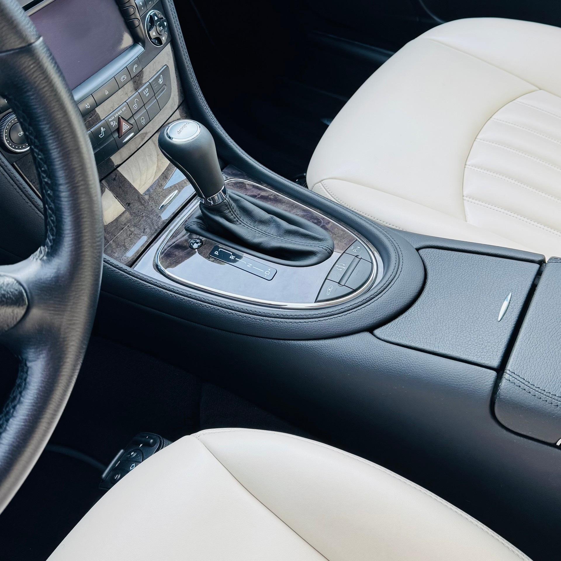 MERCEDES-BENZ CLS 350 CGI 7G-Tronic DESIGNO-image-13