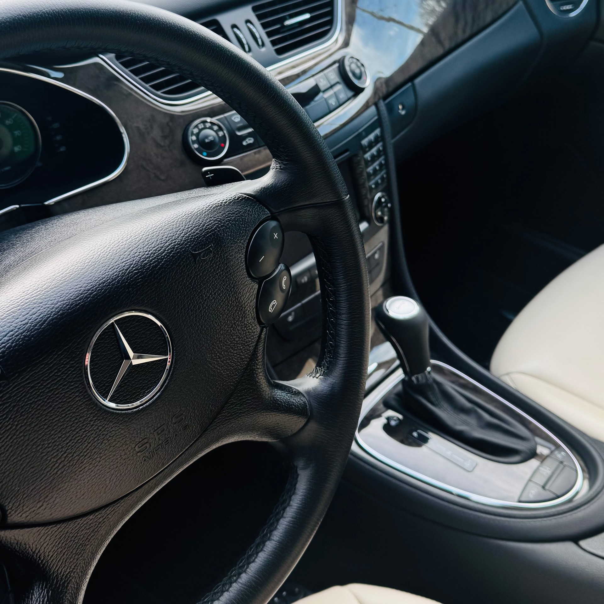 MERCEDES-BENZ CLS 350 CGI 7G-Tronic DESIGNO-image-16