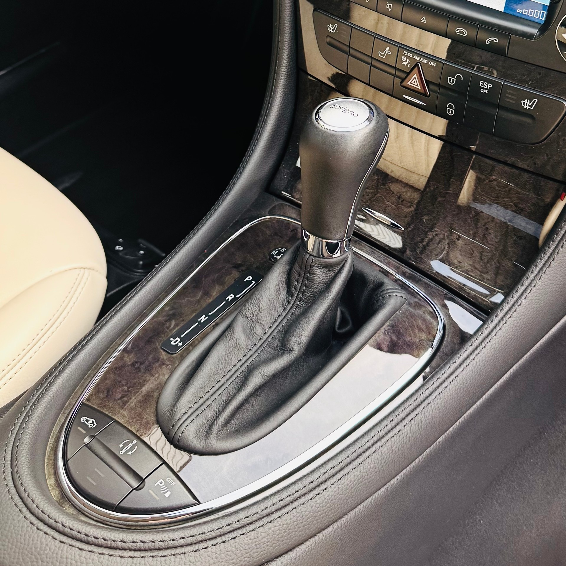 MERCEDES-BENZ CLS 350 CGI 7G-Tronic DESIGNO-image-17