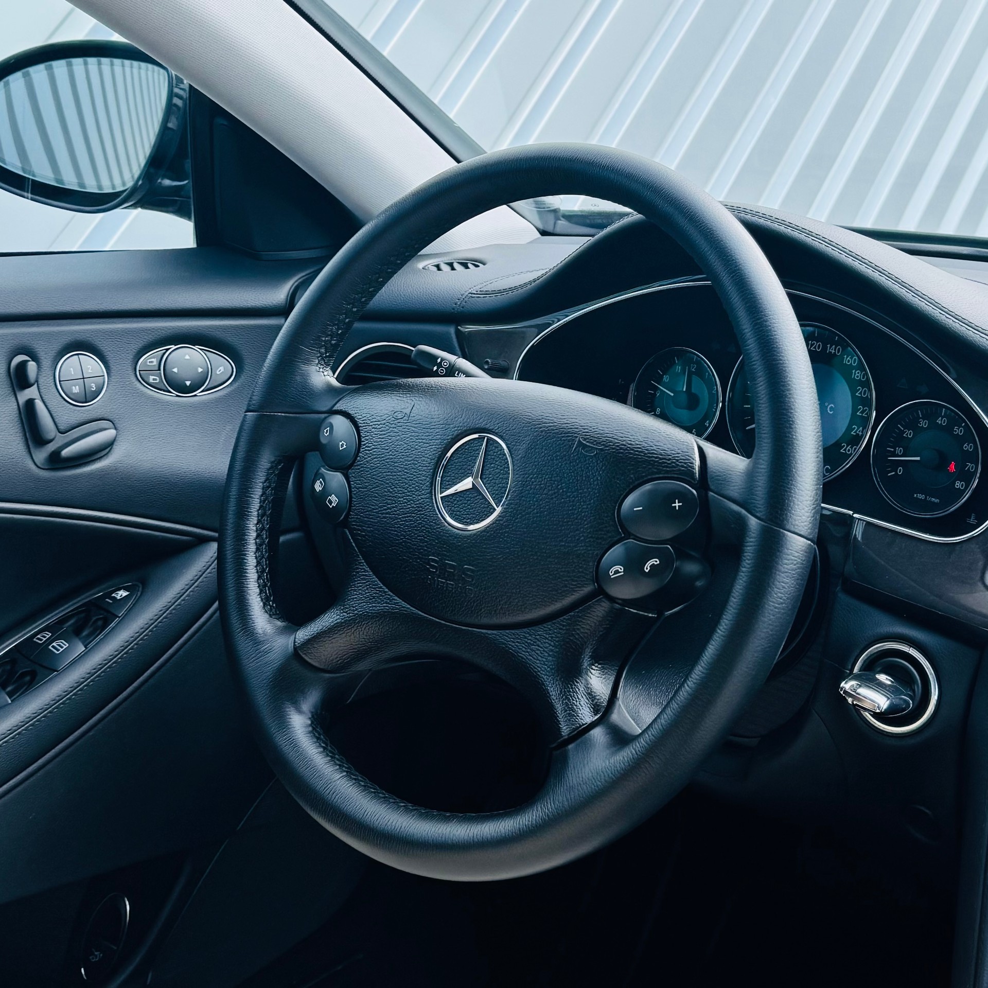 MERCEDES-BENZ CLS 350 CGI 7G-Tronic DESIGNO-image-18