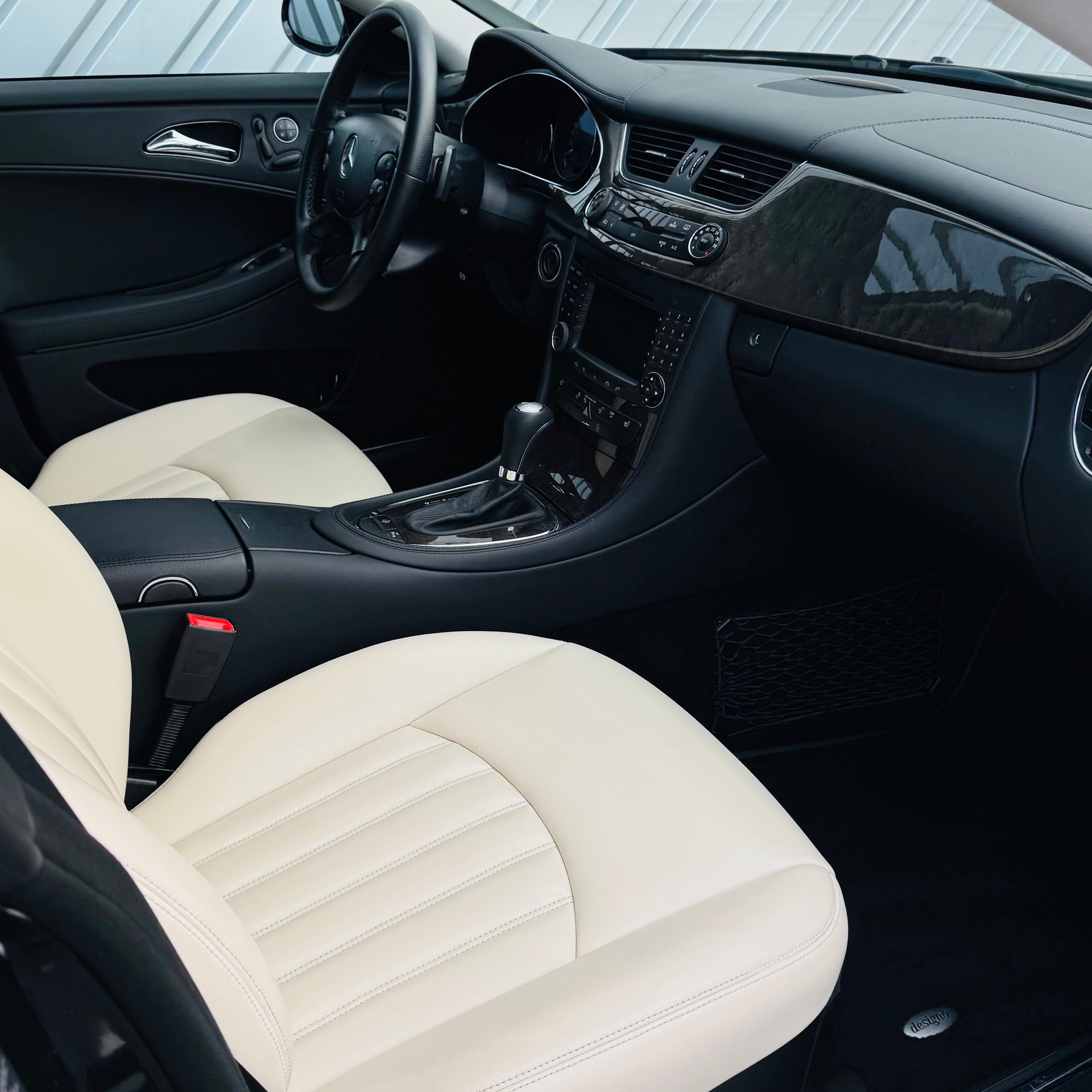 MERCEDES-BENZ CLS 350 CGI 7G-Tronic DESIGNO-image-23