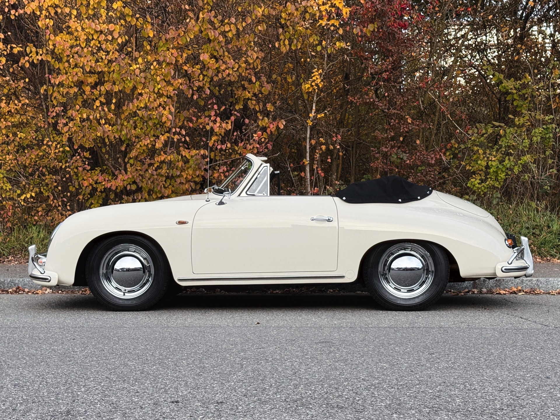 PORSCHE 356 A 1600 Cabriolet-showroom-element-3
