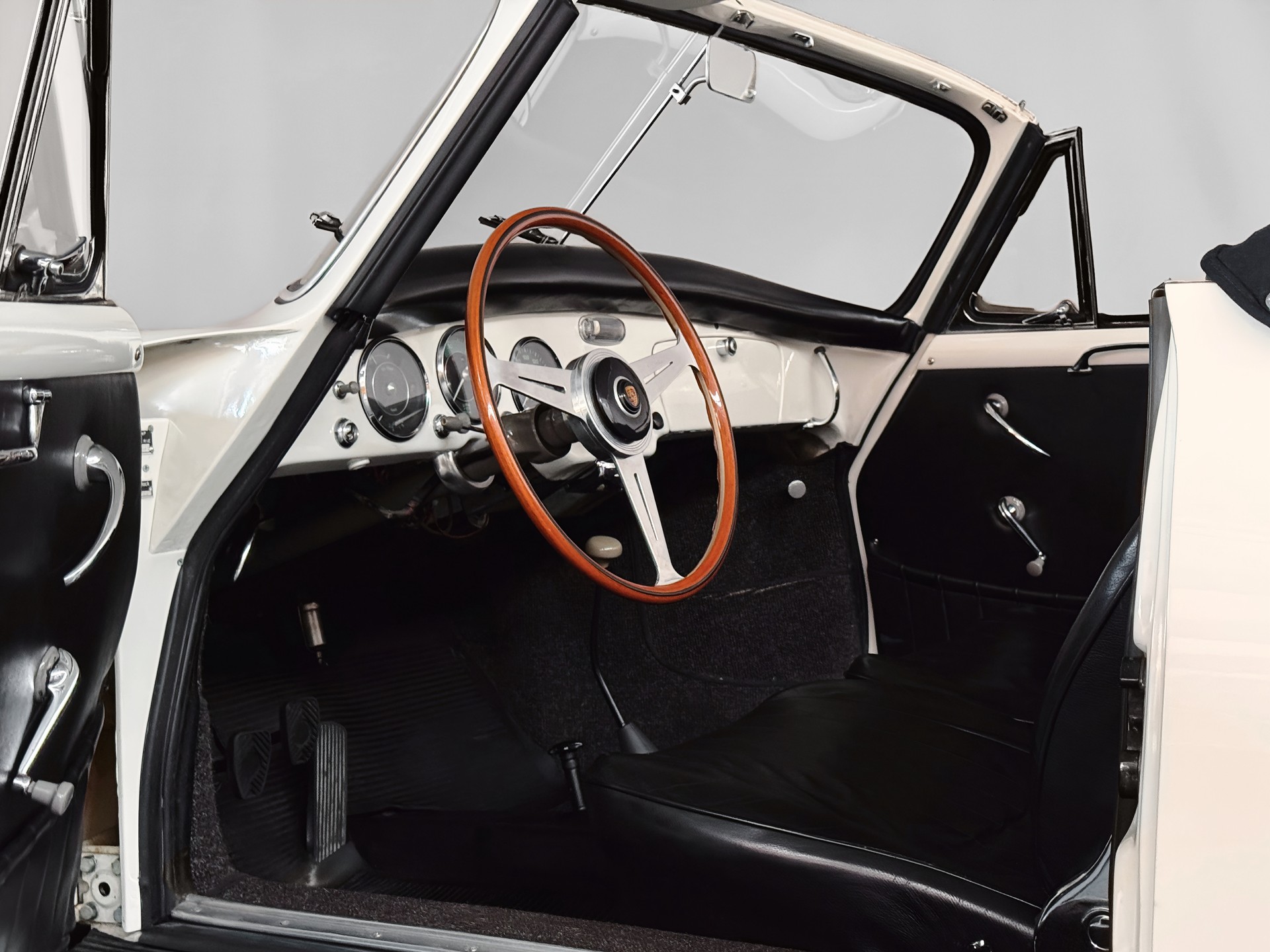 PORSCHE 356 A 1600 Cabriolet-image-14