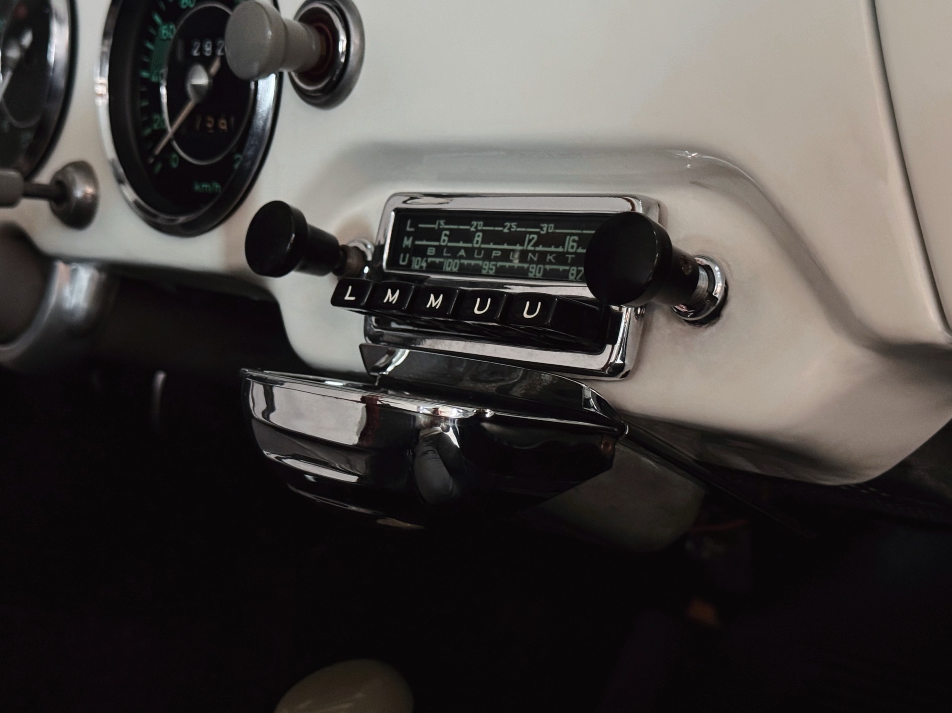 PORSCHE 356 A 1600 Cabriolet-image-24