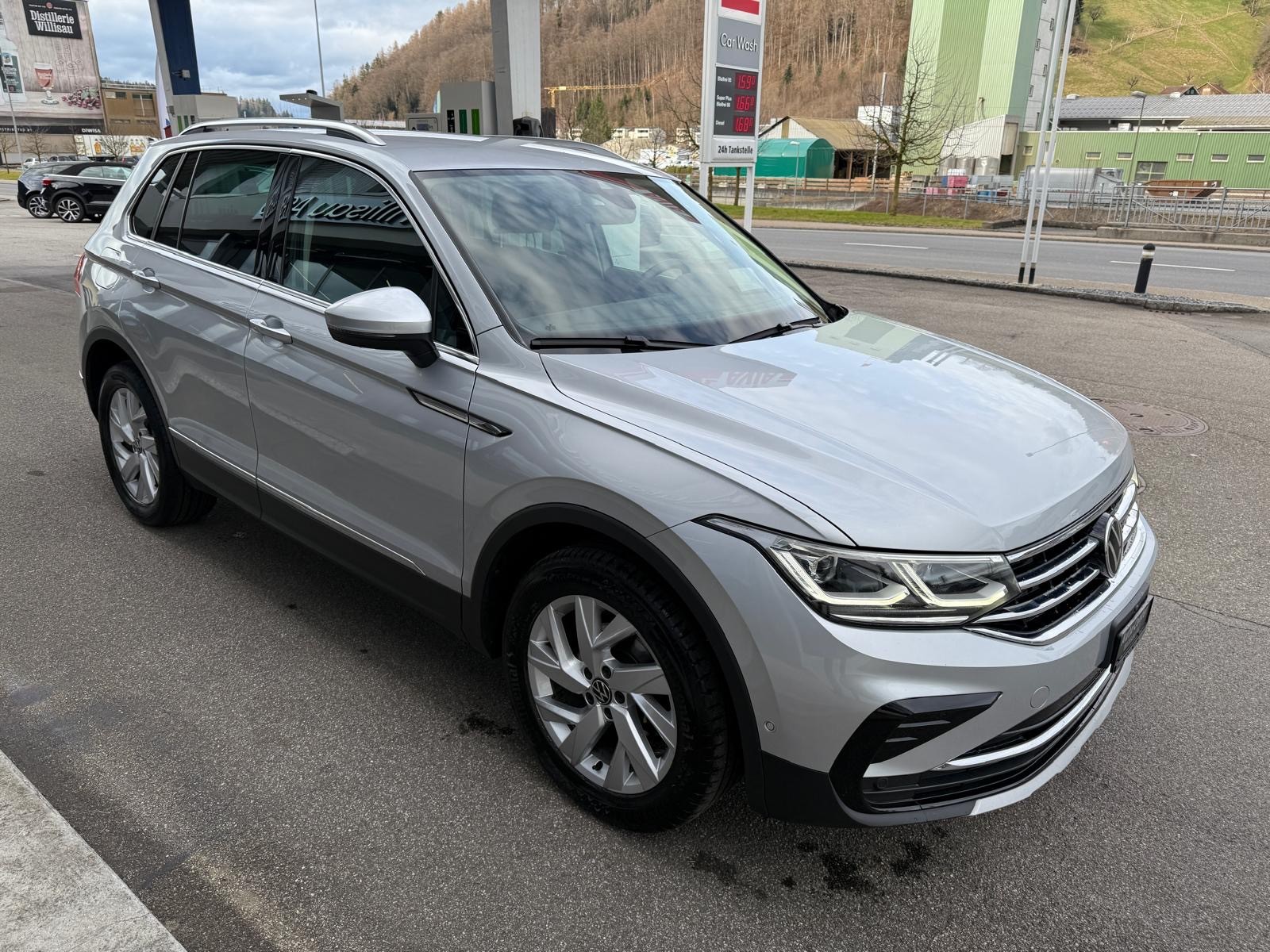VW Tiguan 2.0 TDI SCR Elegance 4Motion DSG-image-17